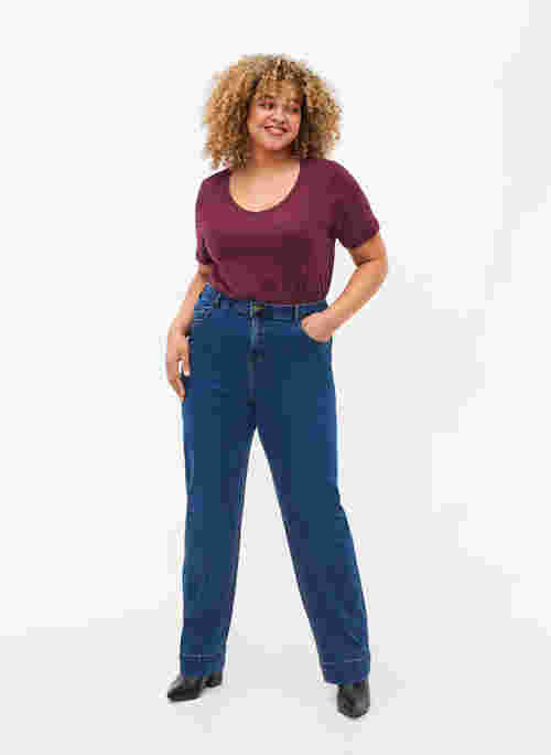 Megan Jeans med regular fit och extra hög midja