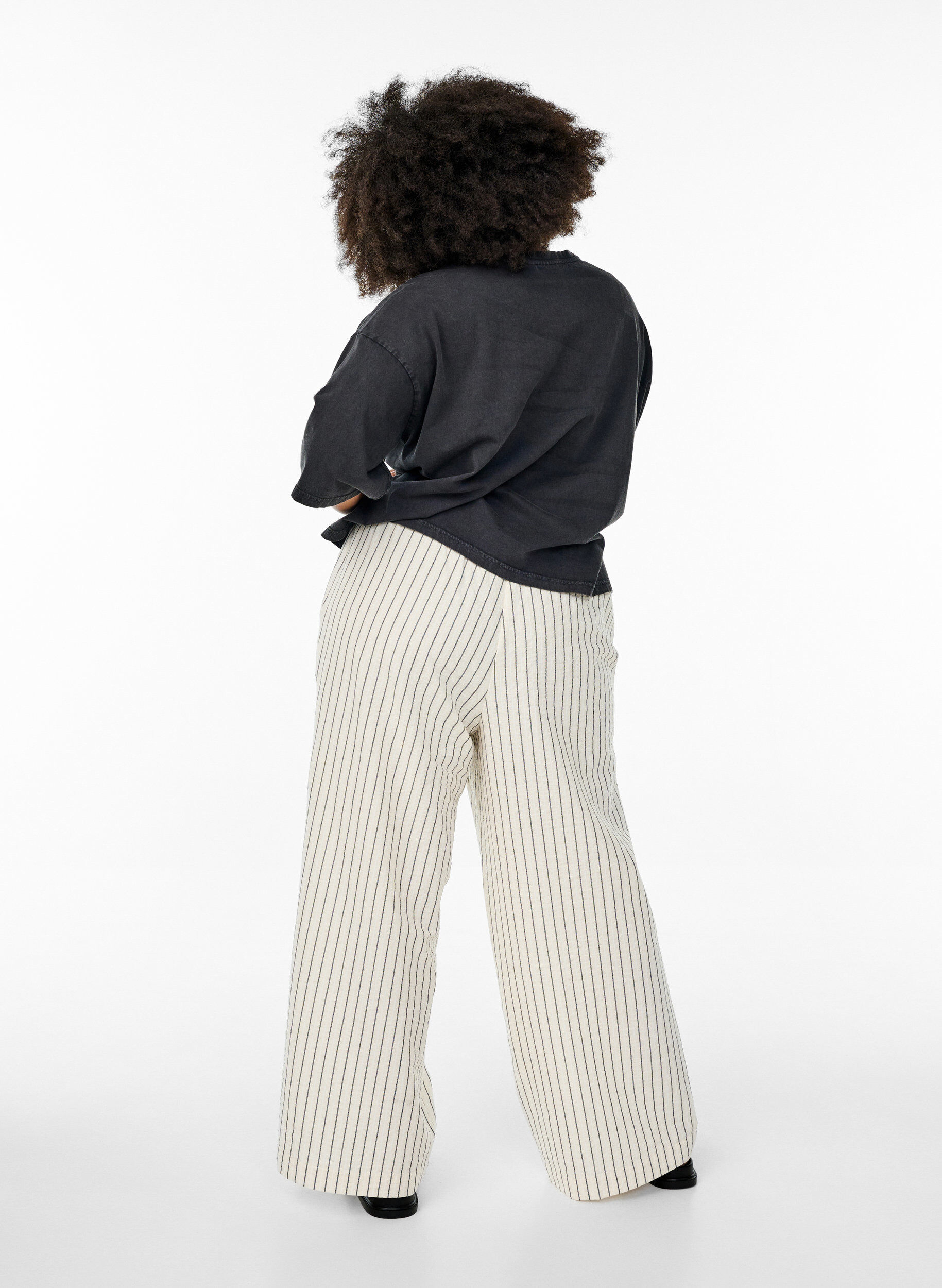 ZizziL&ouml;st sittande byxor med h&ouml;g midja och fickor, Vanilla, Model image number 1