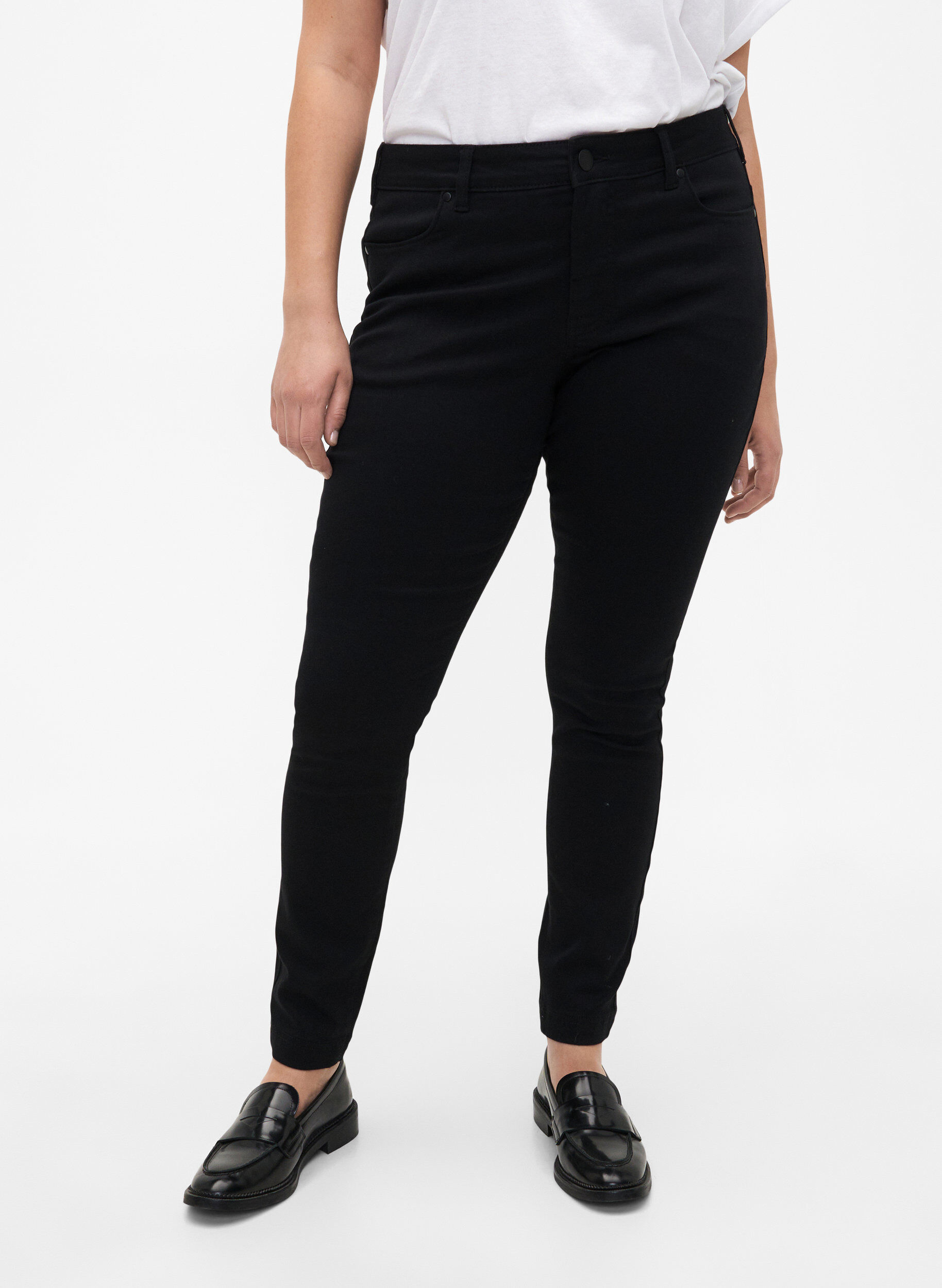 Zizzi Viona jeans med normal midja, Svart, Model image number 2