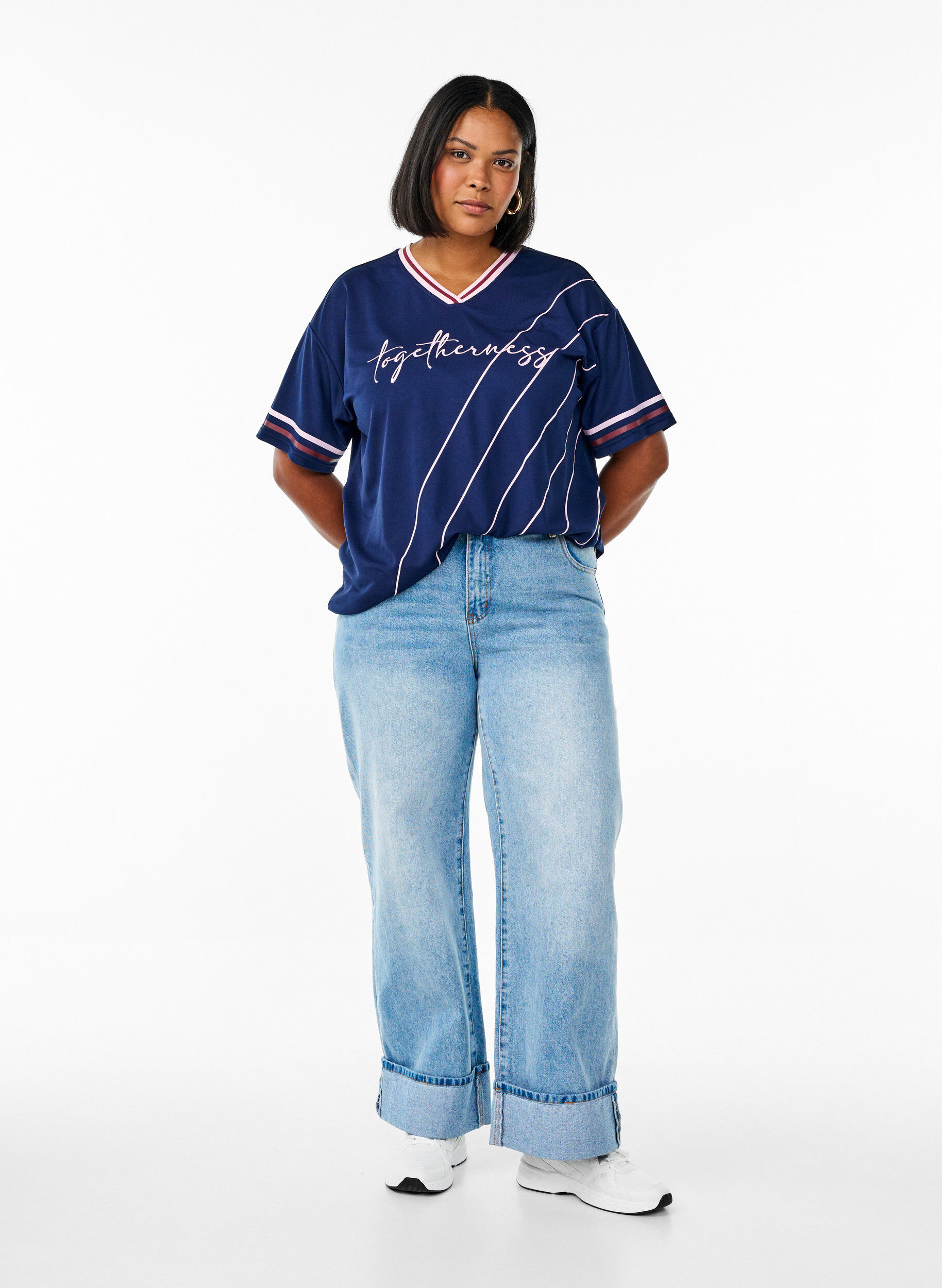 Zizzi Sportig t-shirt med r&auml;nder och texttryck, Bl&aring;, Model image number 1