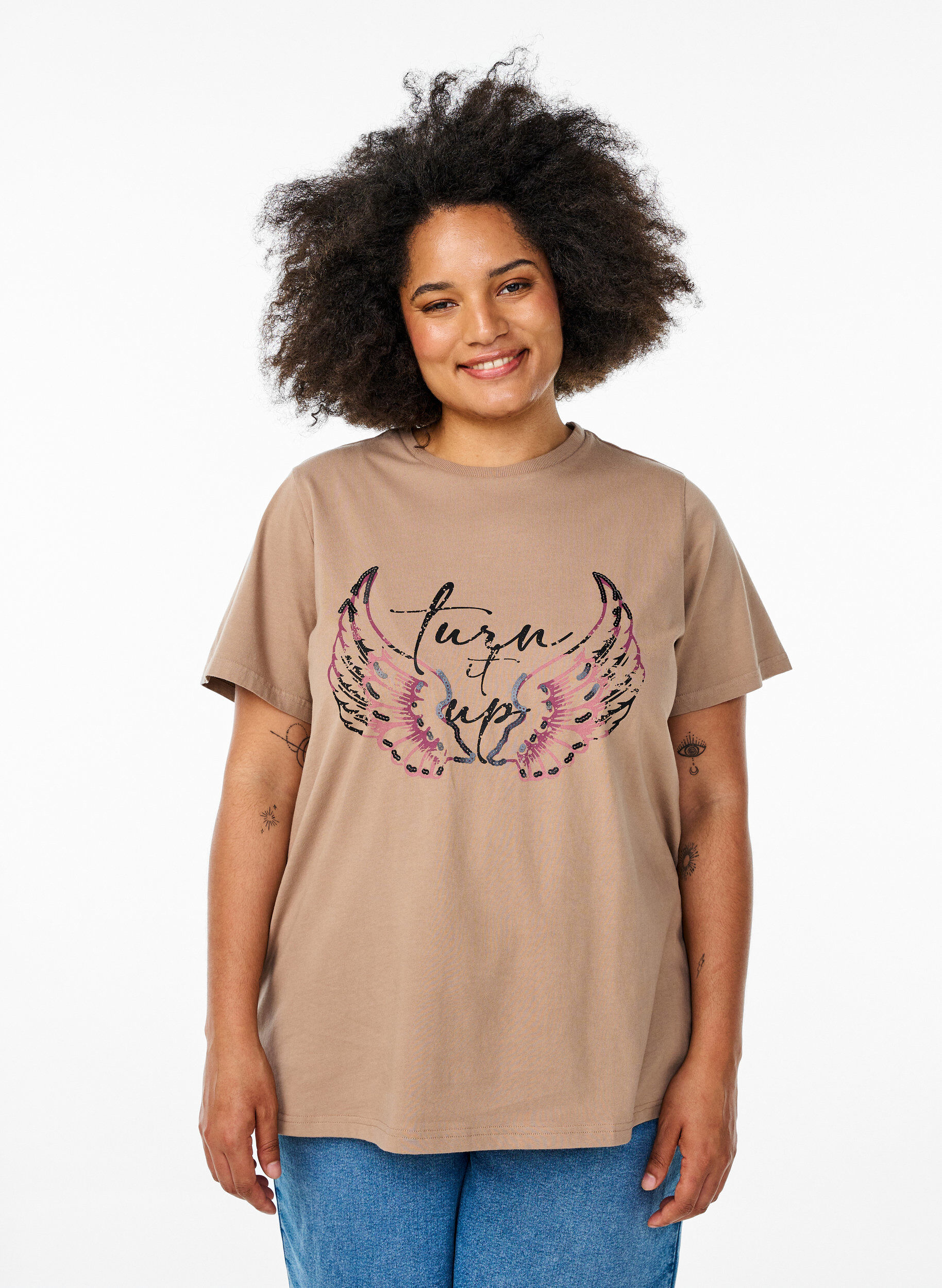 T-shirt i ekologisk bomull med statementtryck, Beige, Model