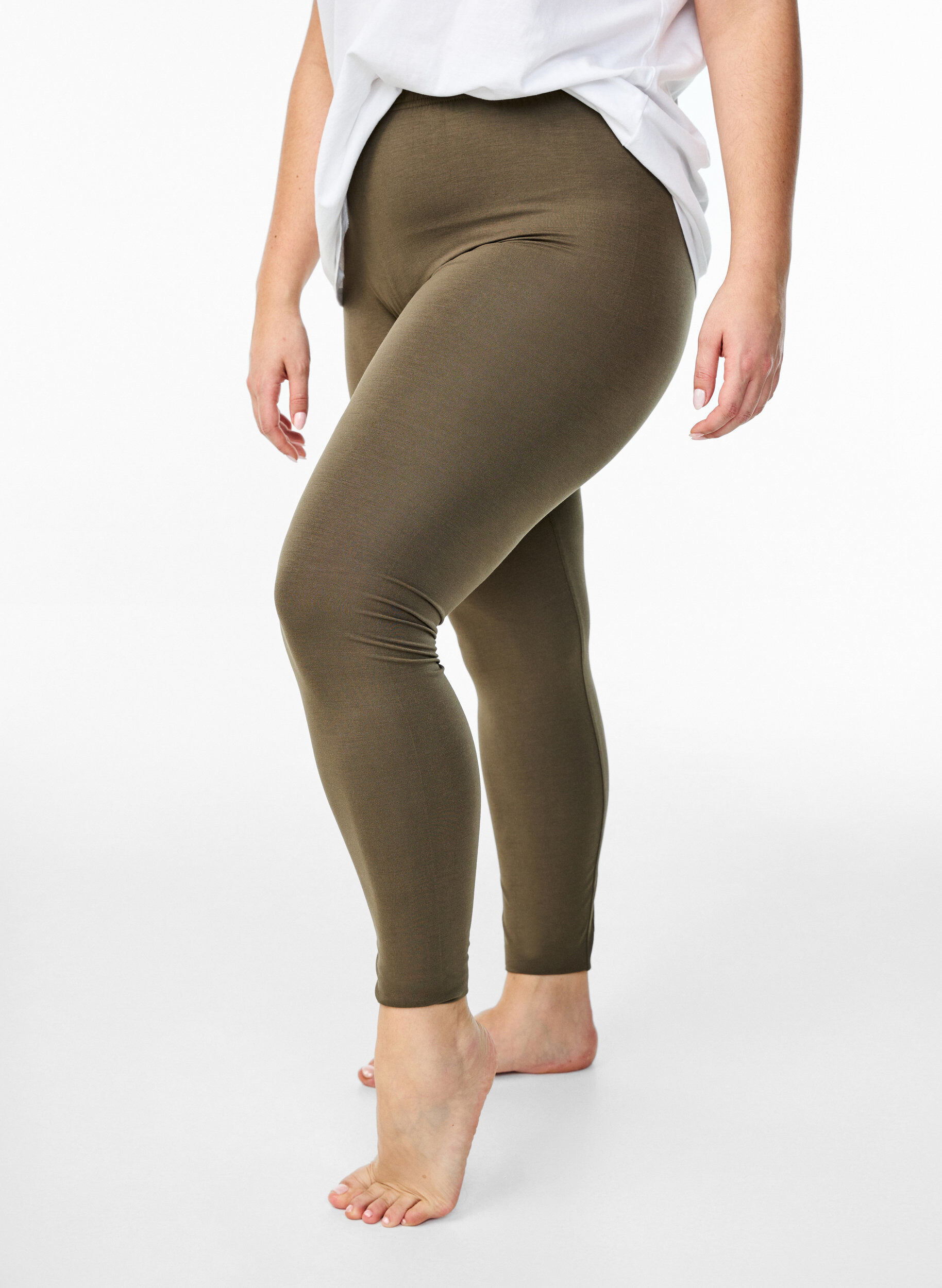 Basic leggings i viskos, Gr&ouml;n, Model