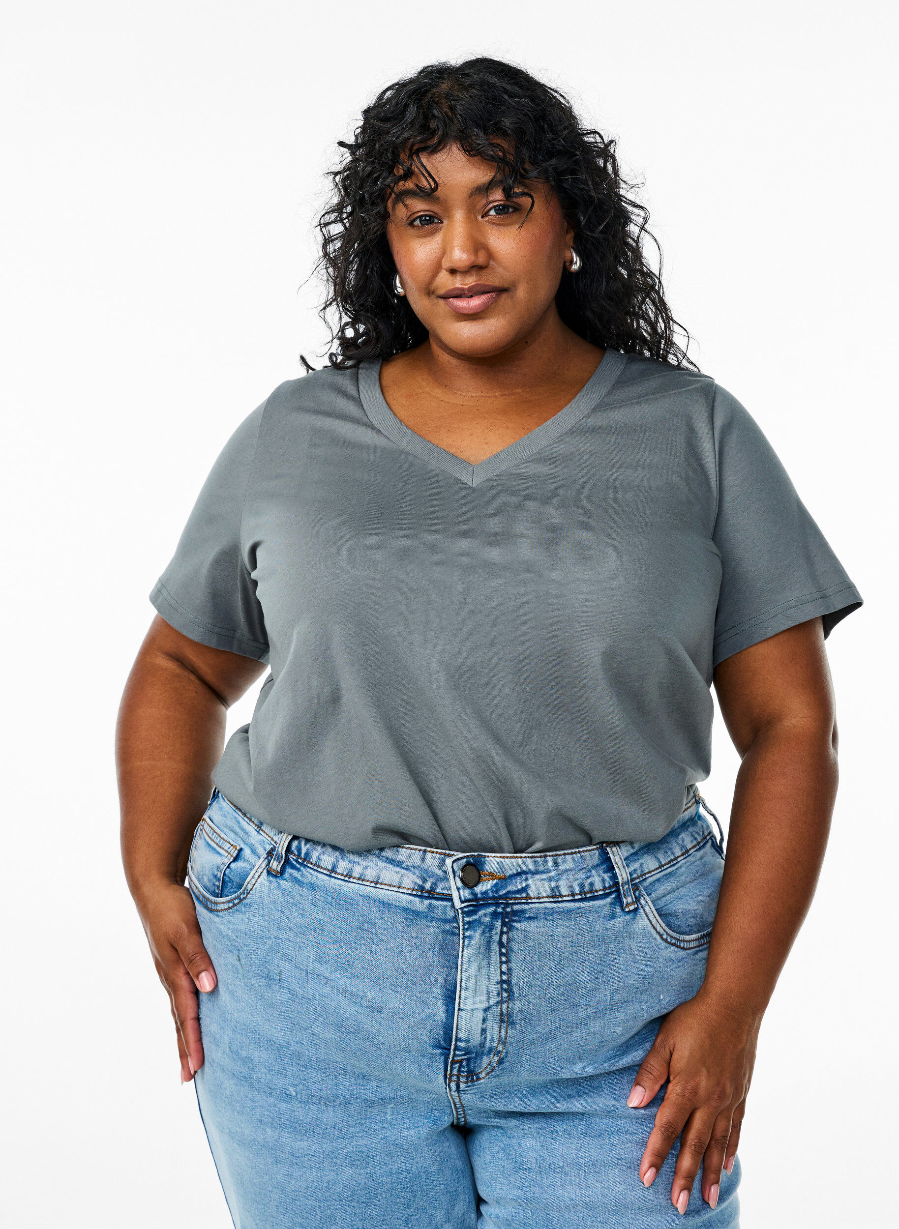 Enkel T-shirt i bomull med v-ringning, Gr&ouml;n, Model