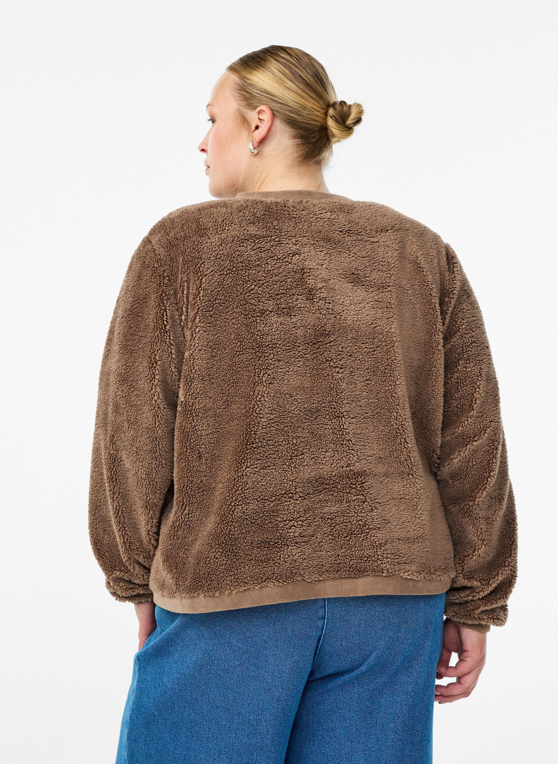 Zizzi Teddycardigan med dekorativa knappar, Brun, Model image number 2