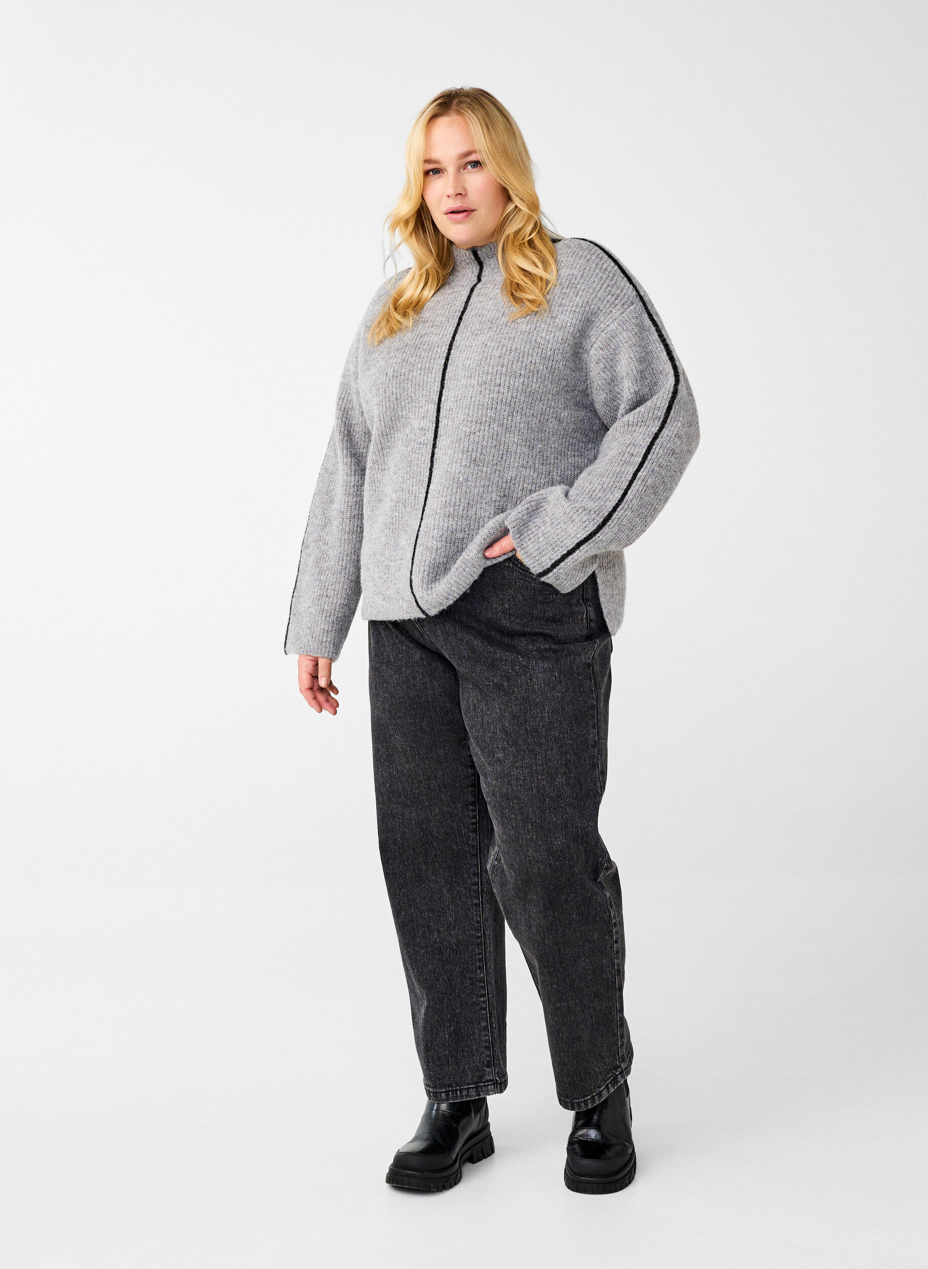 Zizzi Stickad blus i ull med kontrastf&auml;rgade r&auml;nder, Medium Grey Melange, Model image number 2