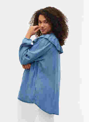 Långärmad skjorta med volanger i lyocell(TENCEL™), Blue denim, Model image number 2