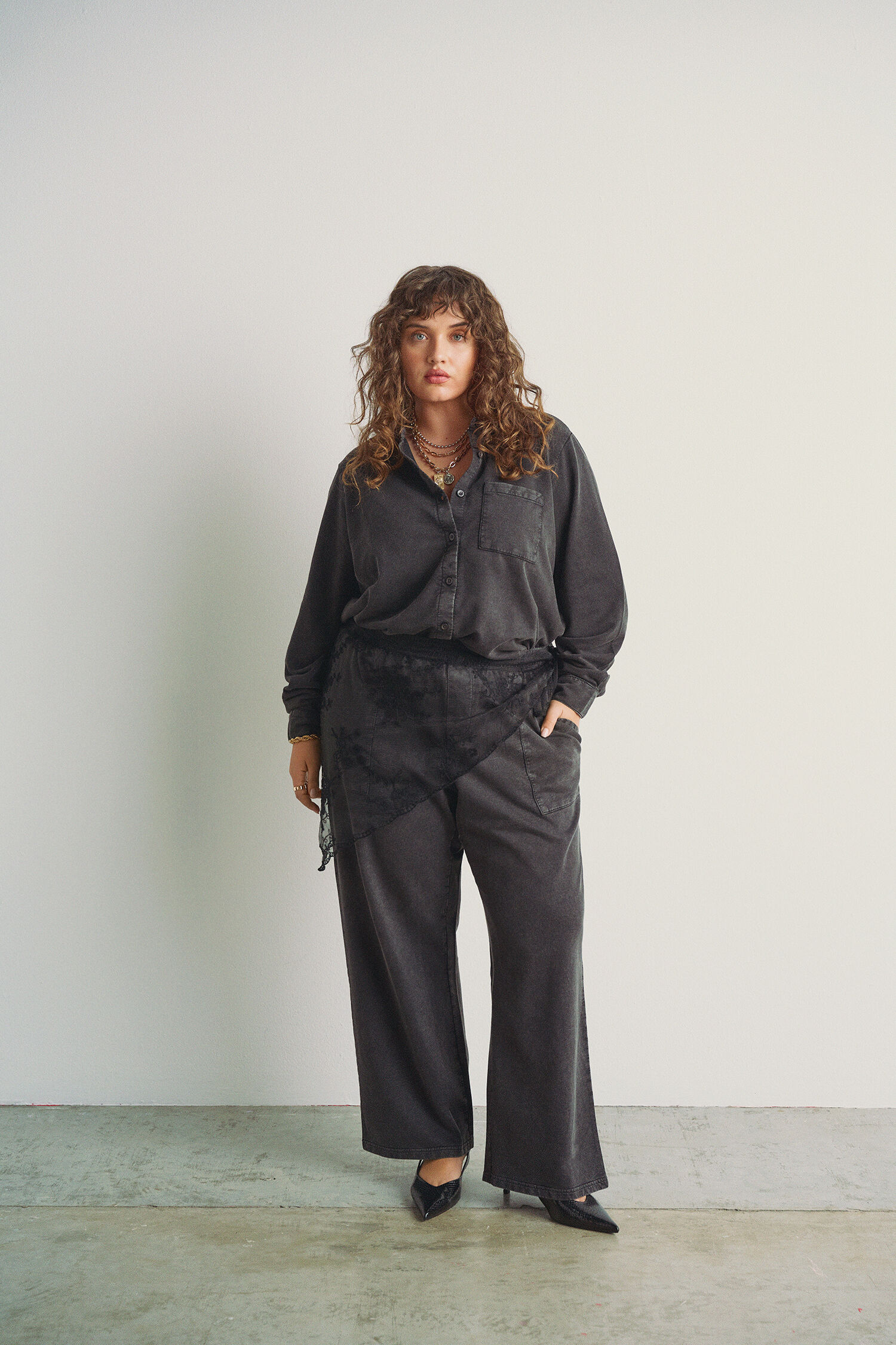 Matchande gr&aring; set med detaljer, , Model