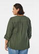 Blus i bomullsmuslin med broderie anglaise, Gr&ouml;n, Model image number 2