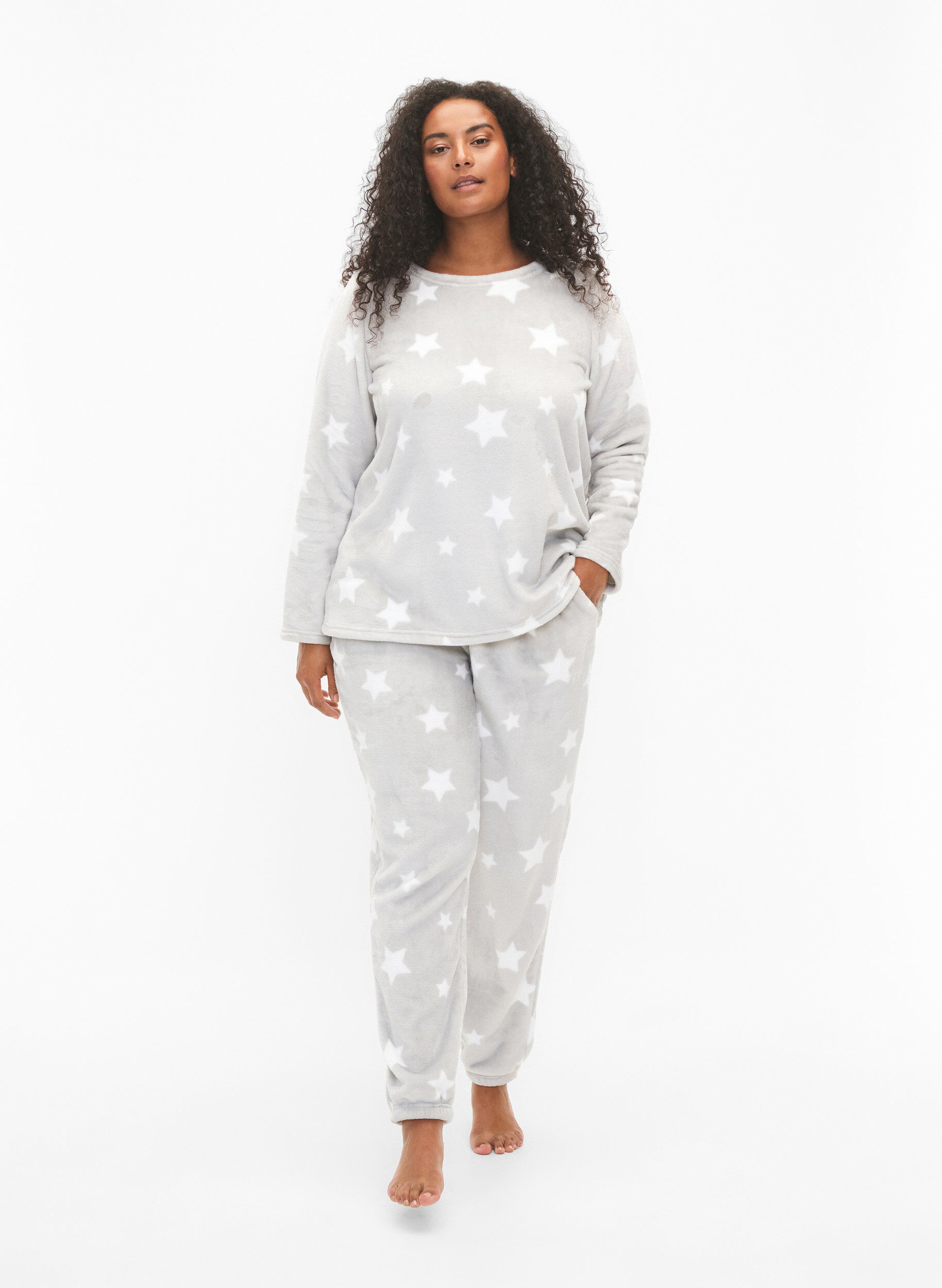 Zizzi L&aring;ng&auml;rmad blus med stj&auml;rnor, Grey Star, Model image number 2