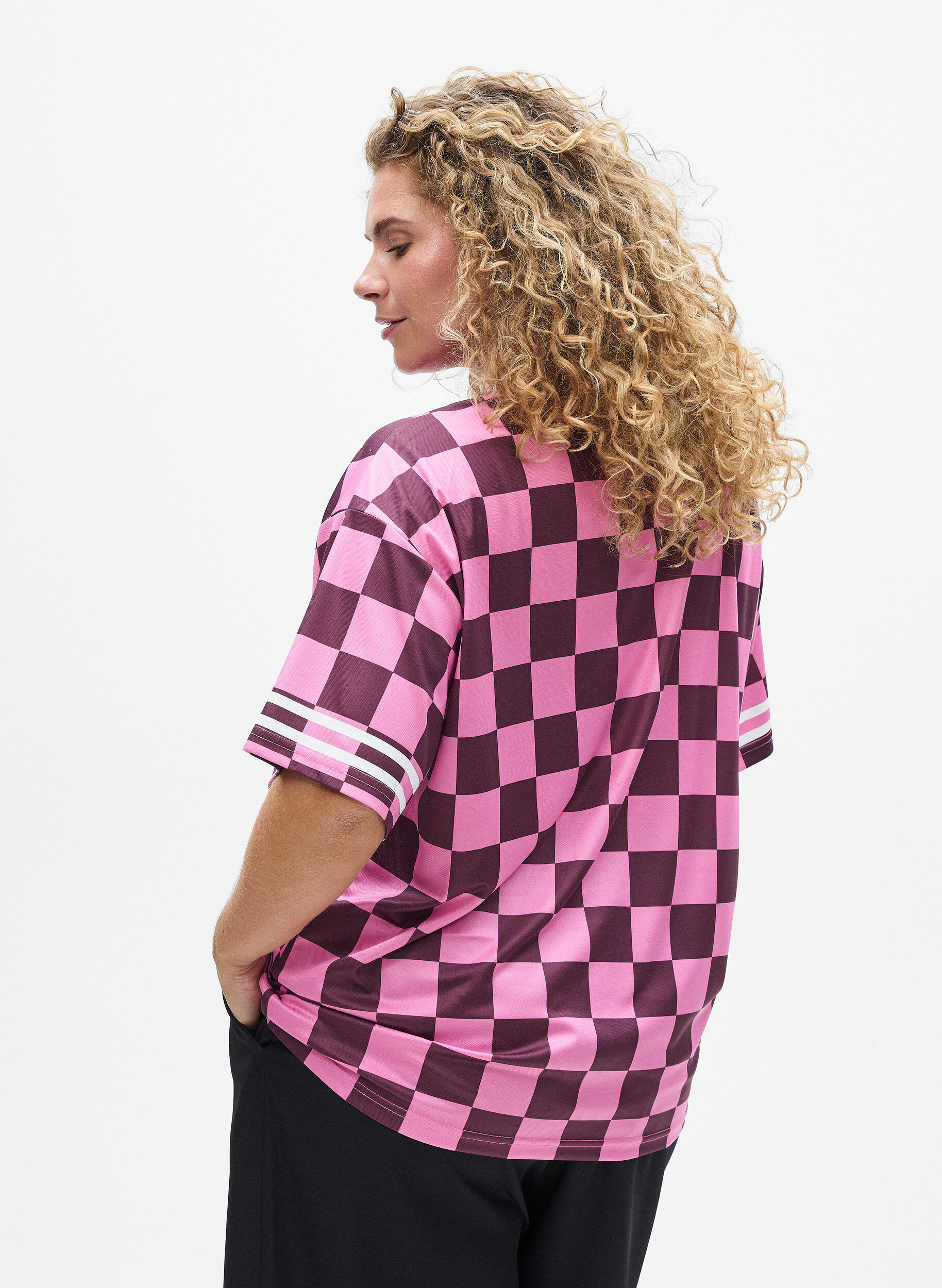 Zizzi Sportig t-shirt med rutor och texttryck, R&ouml;d, Model image number 2