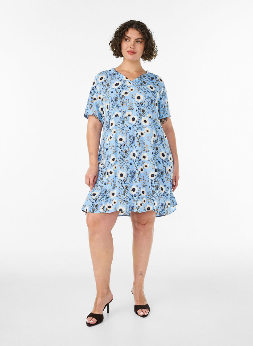 Kort kl&auml;nning med blomm&ouml;nster, Bl&aring;, Model image number 1