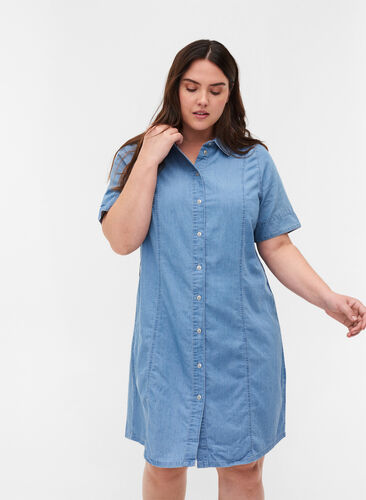 Kortärmad skjortklänning i denim med matchande bälte, Light blue denim, Model image number 0
