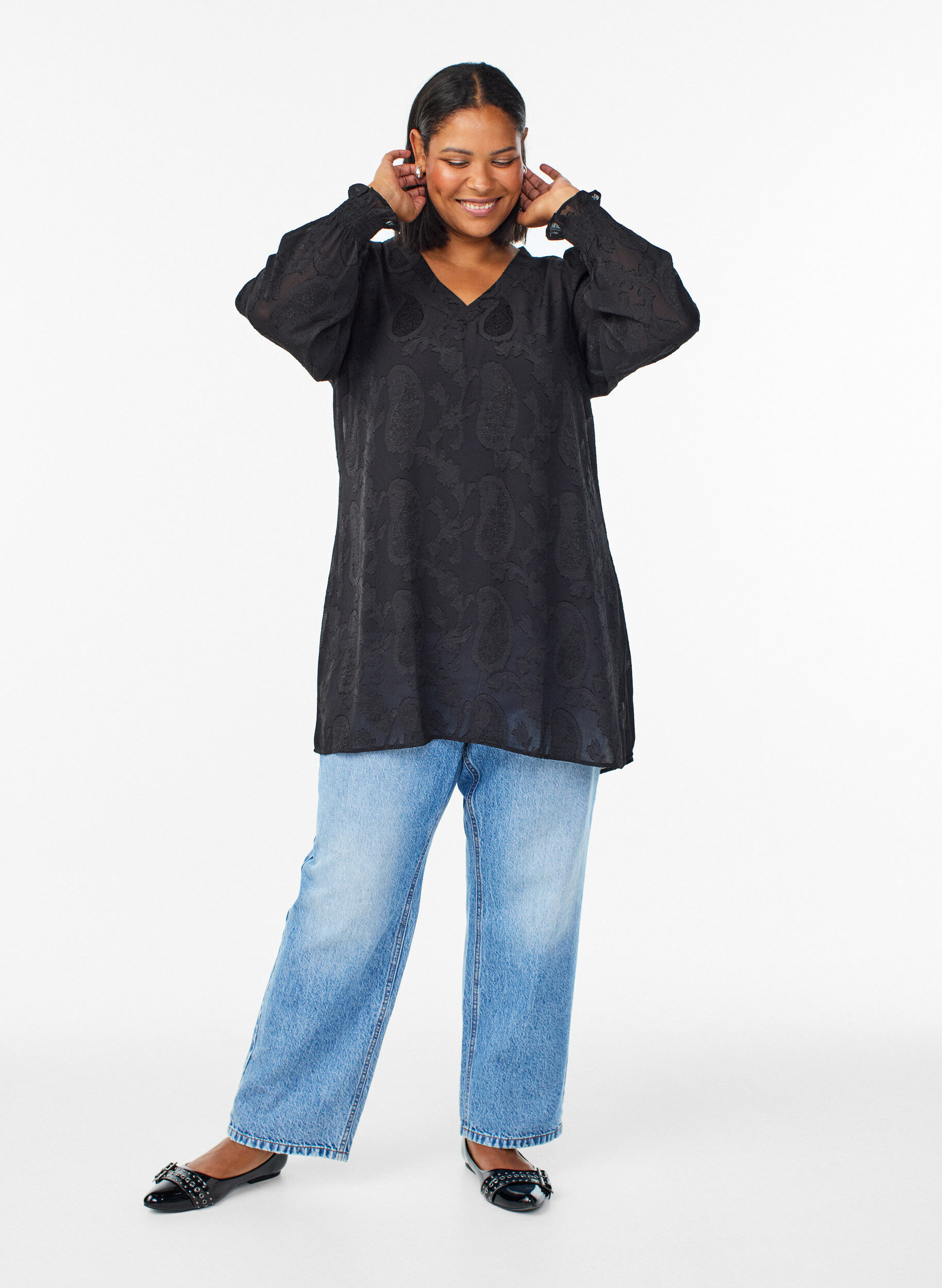 Zizzi Tunika med paisleym&ouml;nster och l&aring;nga &auml;rmar, Svart, Model image number 1