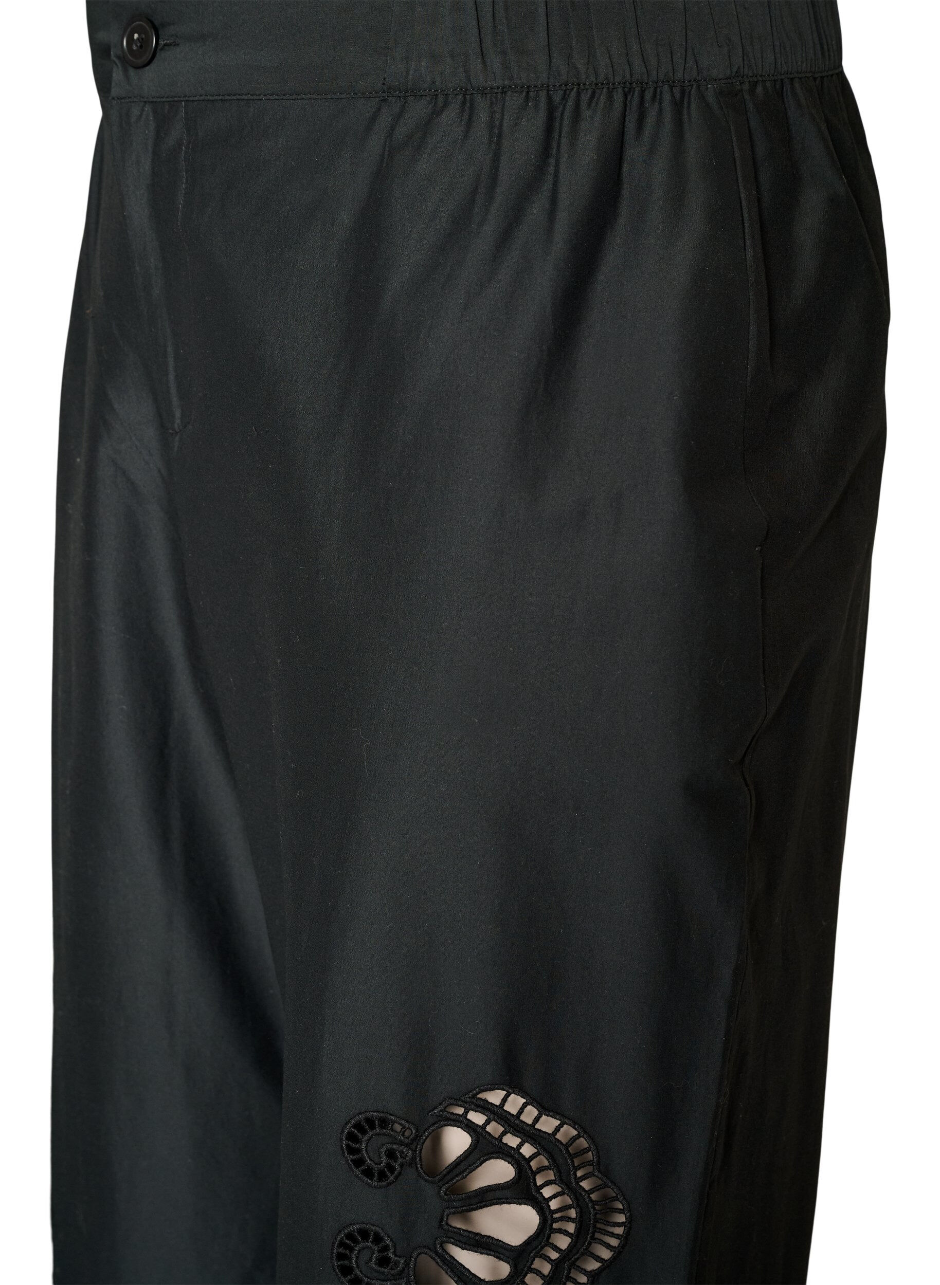 ZizziByxor i bomull med broderade utsk&auml;rningar, Svart, Packshot image number 2