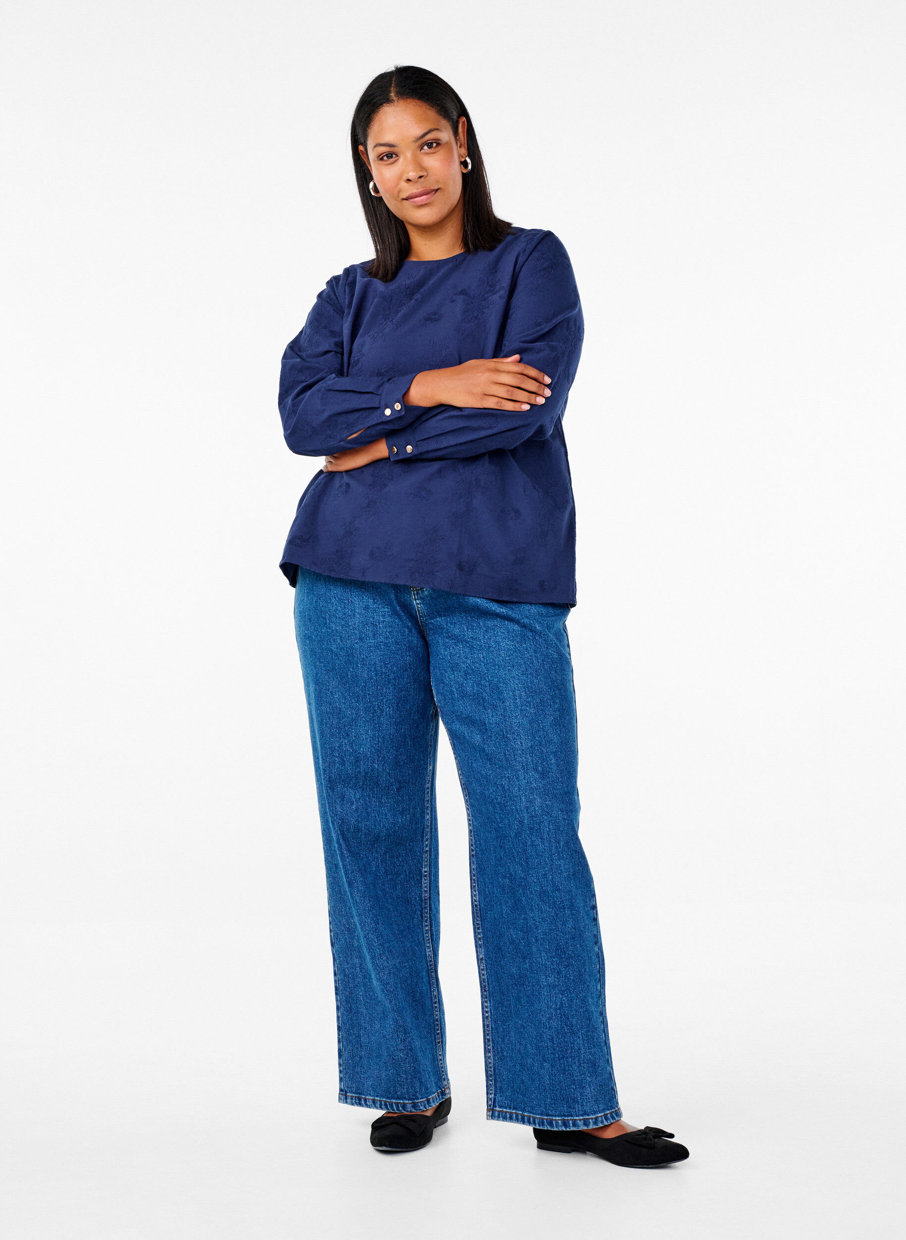 Zizzi L&aring;ng&auml;rmad blus med broderi, Bl&aring;, Model image number 1