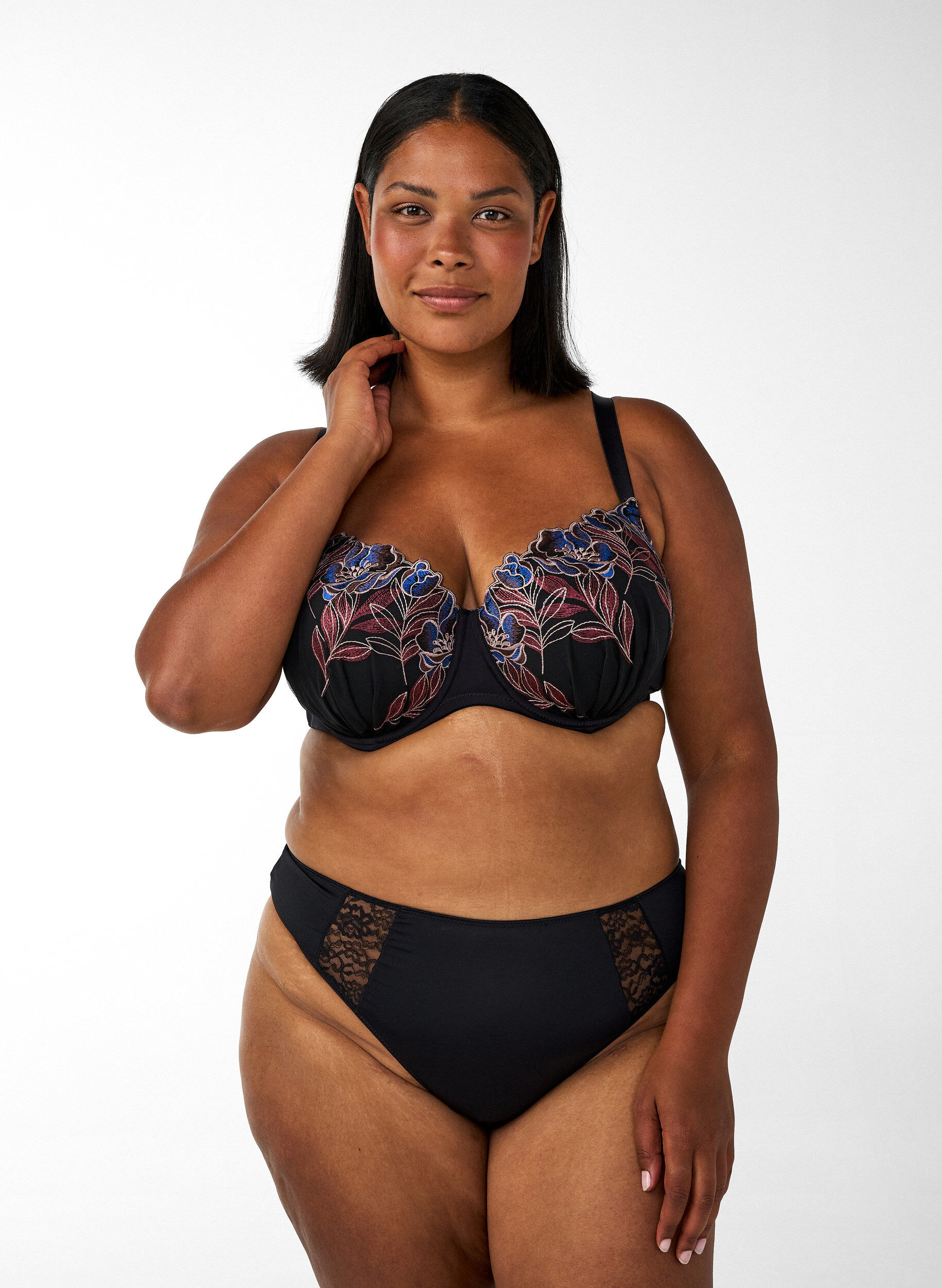 ZizziFormpressad BH med blomsterbroderi, Svart, Model image number 1