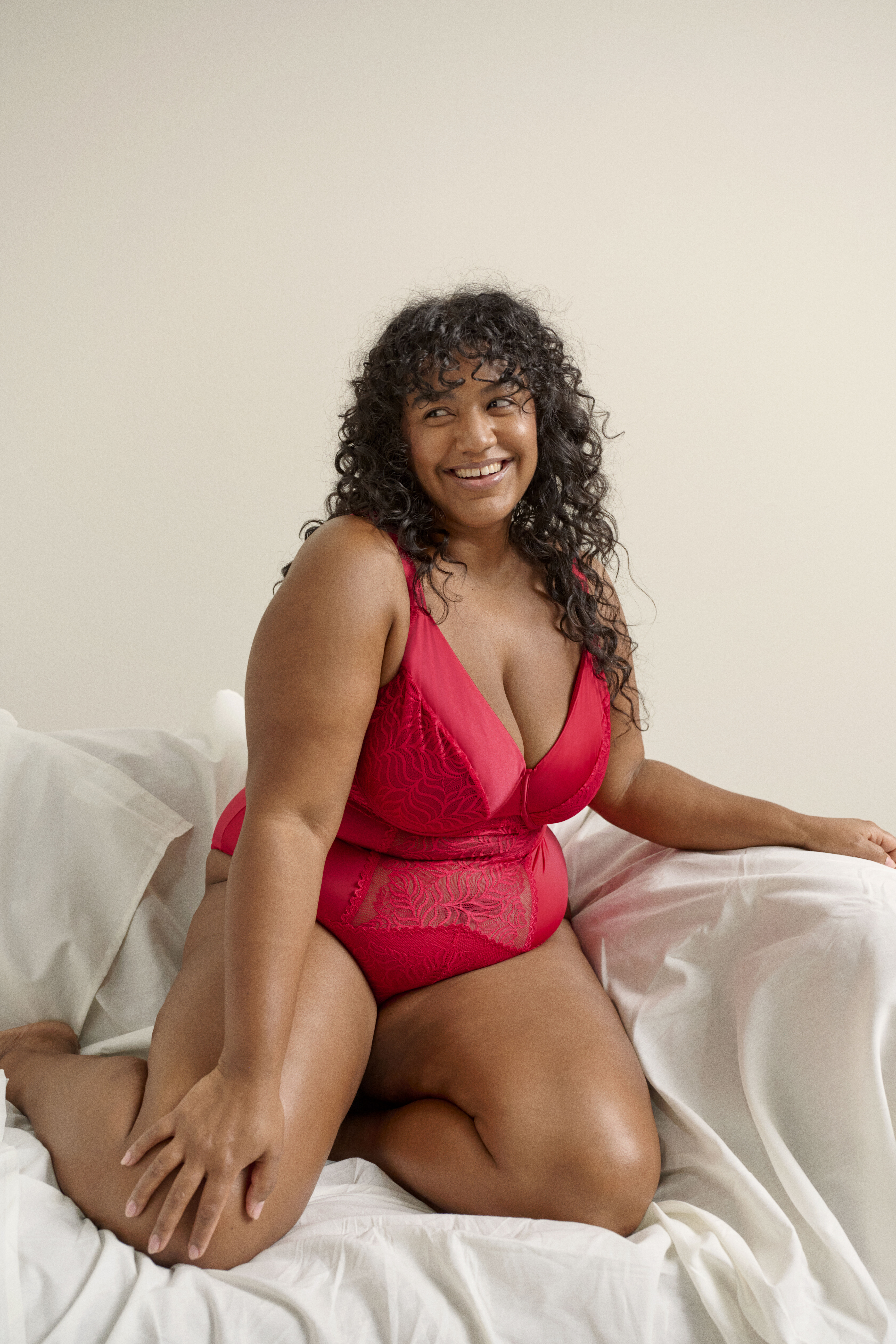 Zizzi Bodystocking med spets- och satindetaljer, , Model