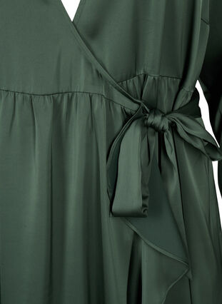 Långärmad omlottklänning i satin, Duck Green, Packshot image number 2
