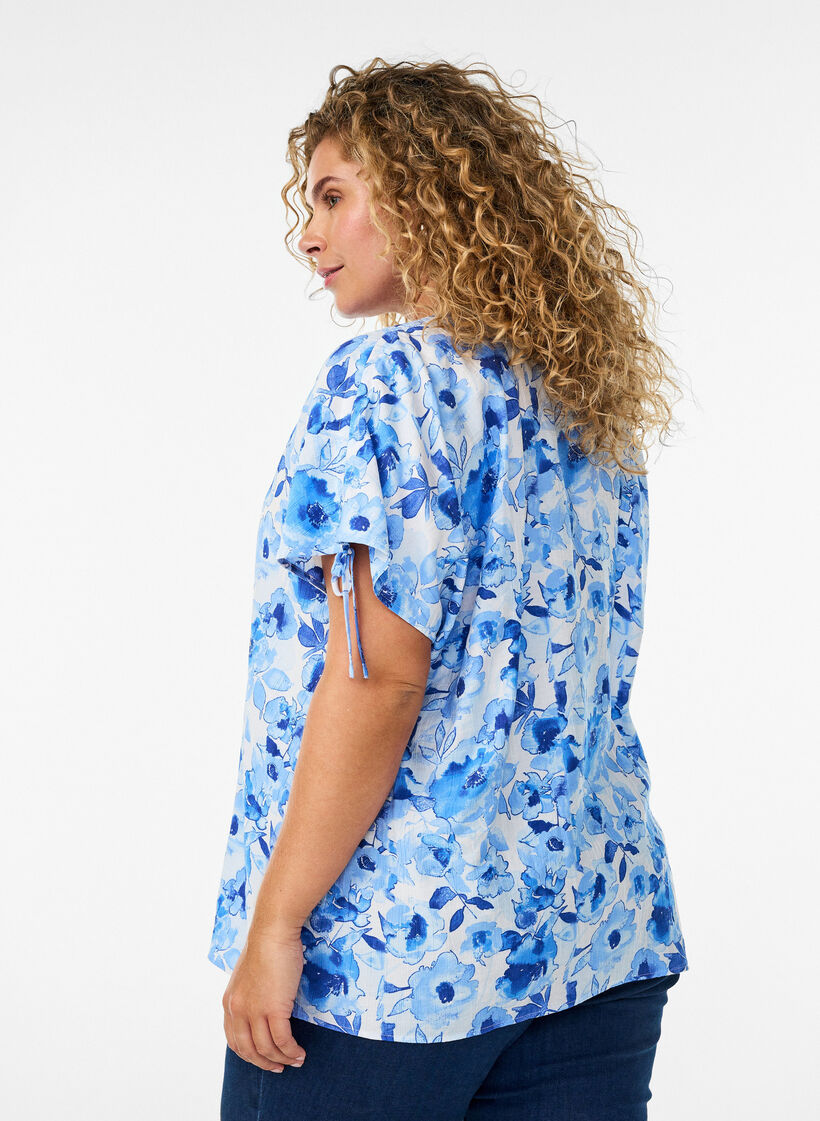 Blus i viskos med rynkade &auml;rmar, Bl&aring;, Model image number 2