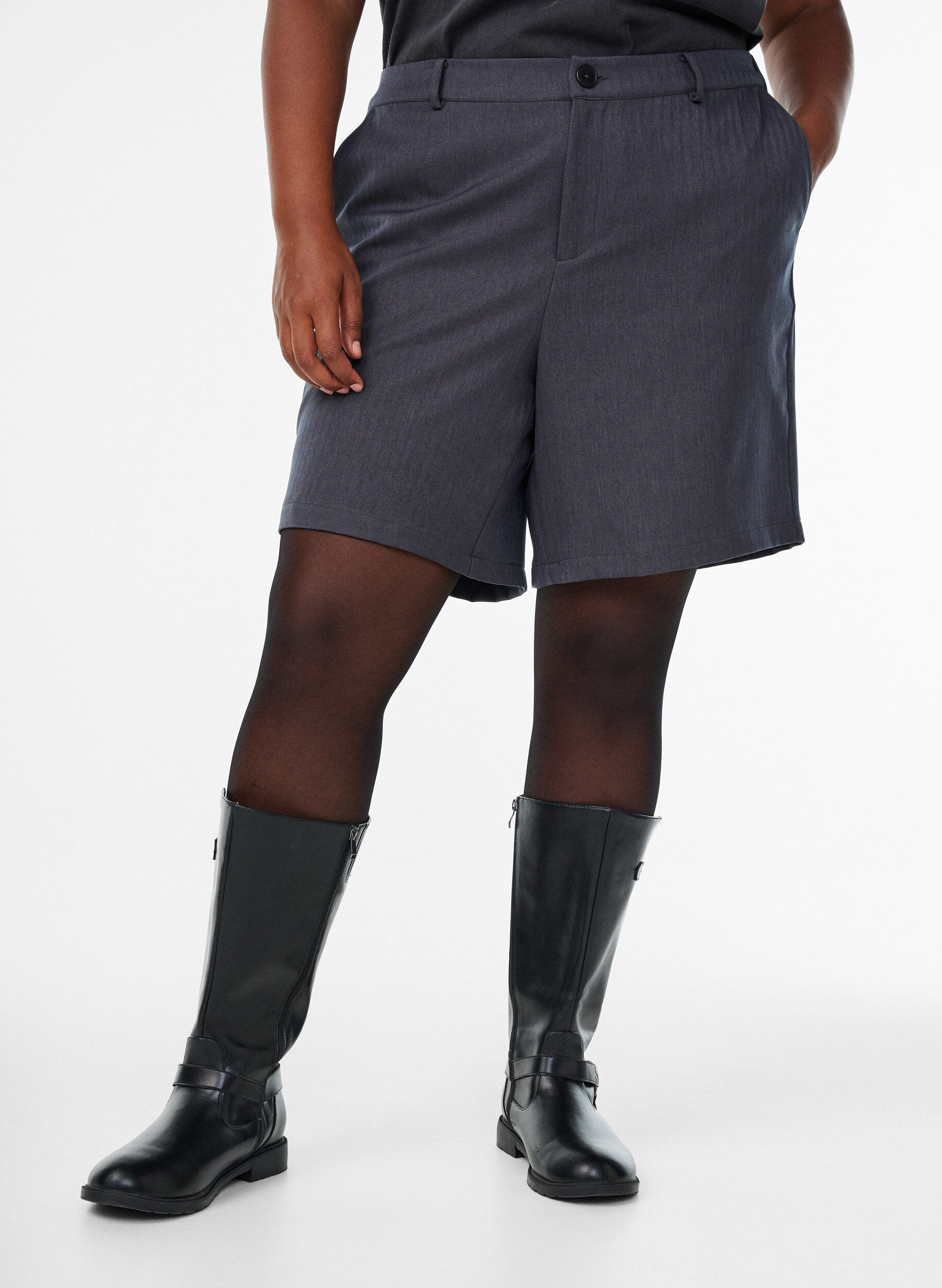 Zizzi Dressade bermudashorts med fickor, Gr&aring;, Model image number 3