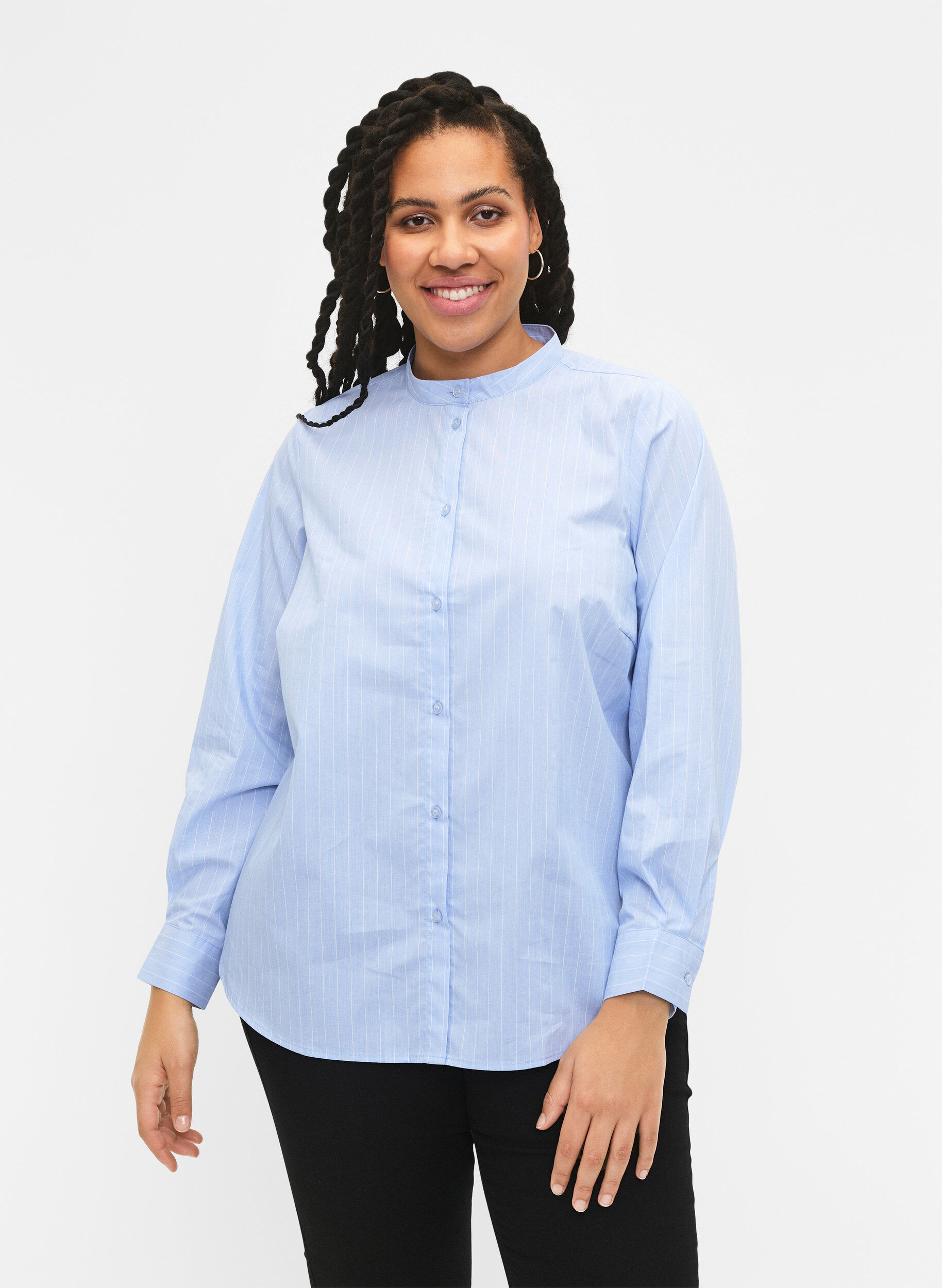 Zizzi FLASH - kritstrecksrandig skjorta, Light Blue Stripe, Model image number 0