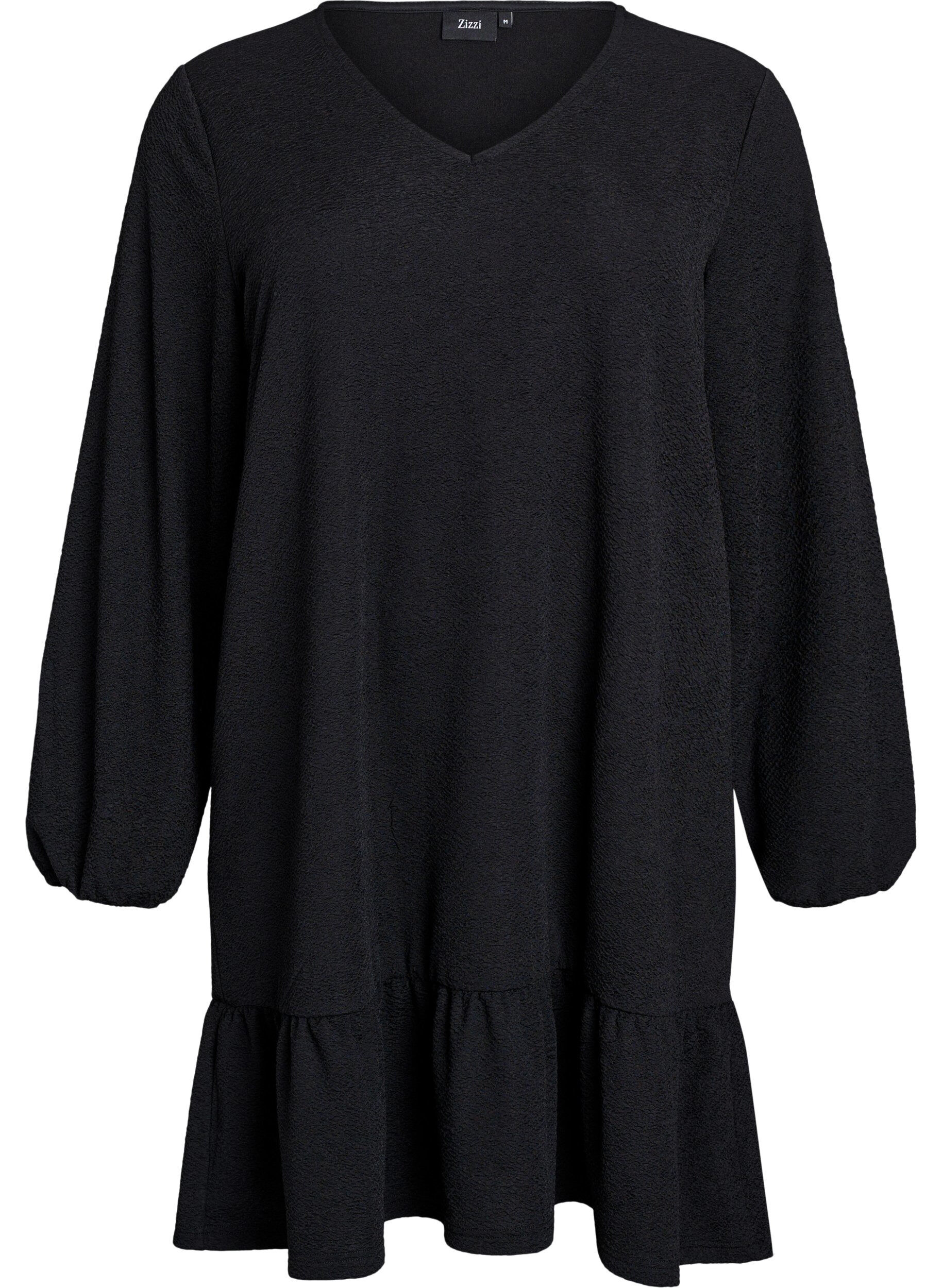 Kort kl&auml;nning med textur och volangkant