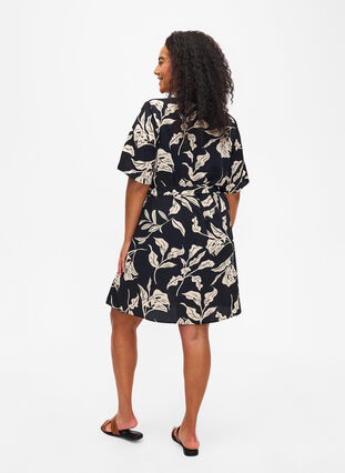 FLASH - Kortärmad klänning med skärp, Black Off White Fl., Model image number 1