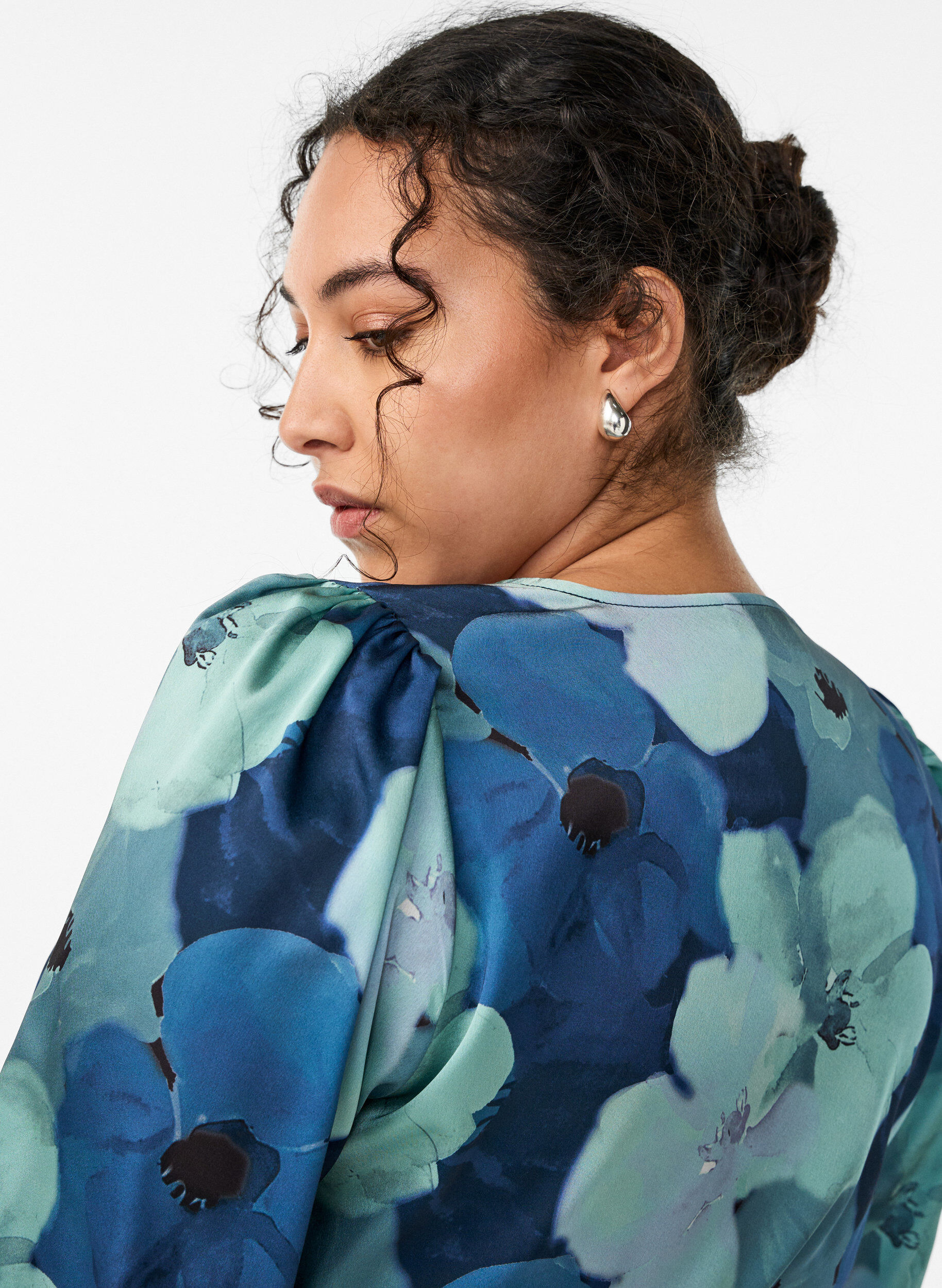 Zizzi Omlottkl&auml;nning med blomm&ouml;nster och 3/4-&auml;rmar, Mixed colours, Model image number 3