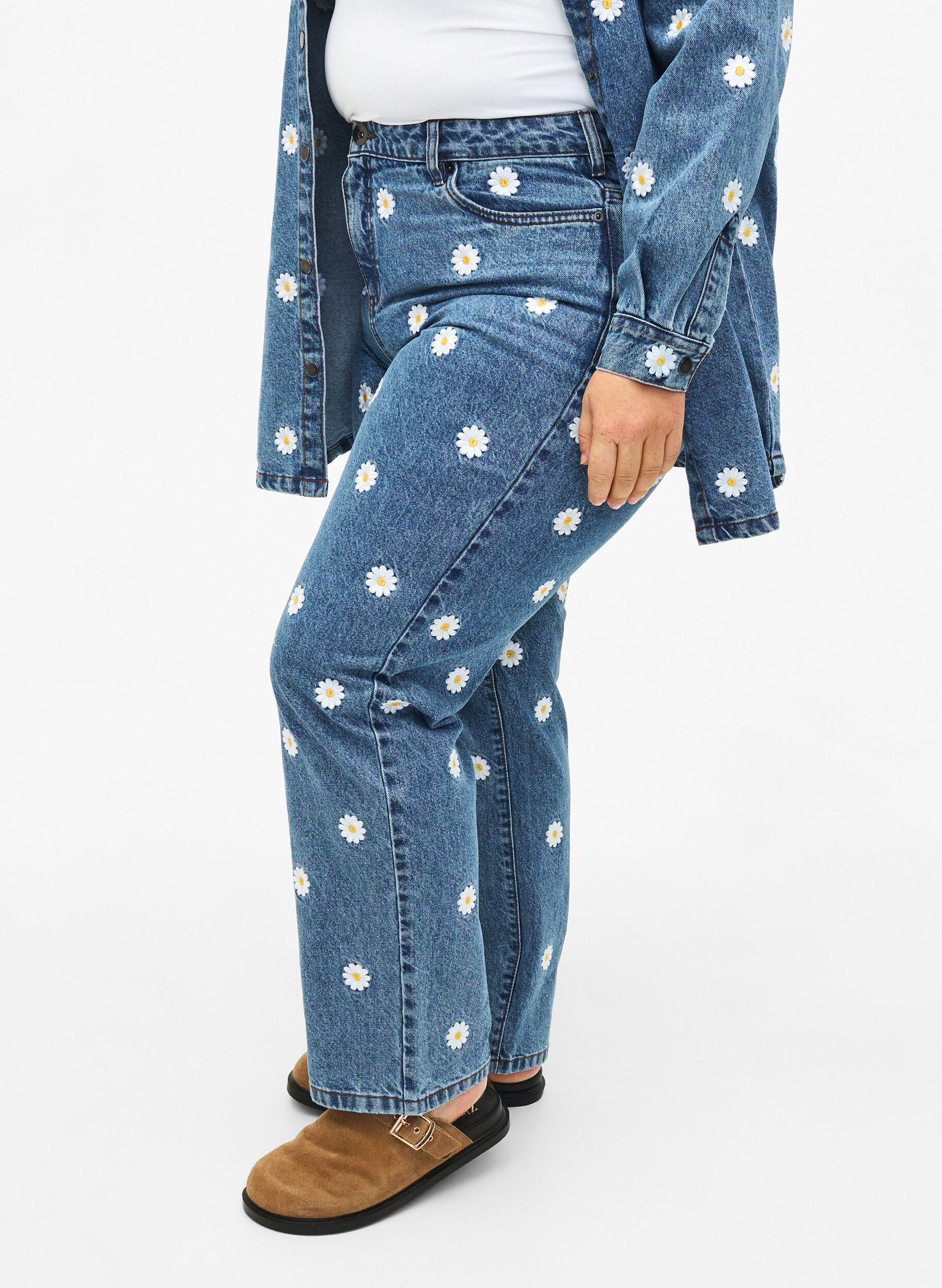 Zizzi Gemma-jeans med h&ouml;g midja och pr&auml;stkragar, Bl&aring;, Model image number 2