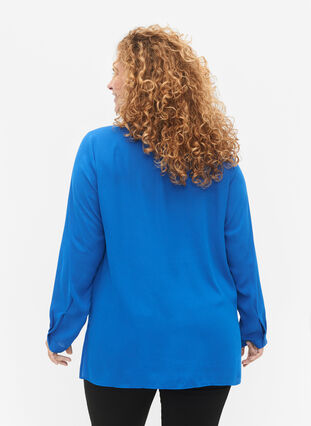 Enfärgad skjorta med V-ringning, Princess Blue, Model image number 1