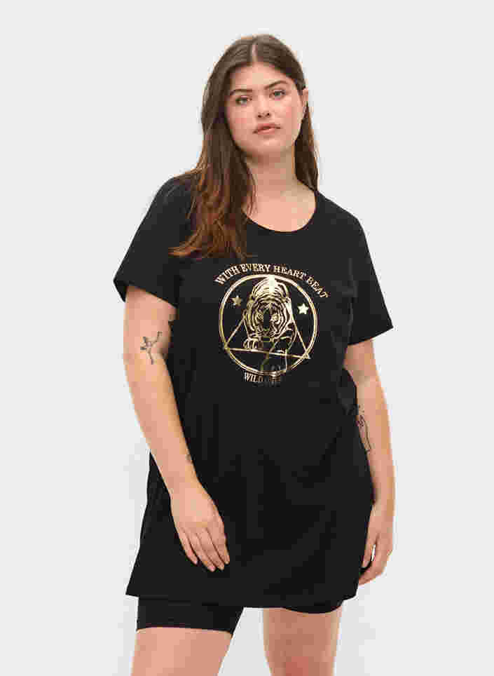 Lång t-shirt i bomull med korta ärmar, Black Tiger w. Foil, Packshot image number 0