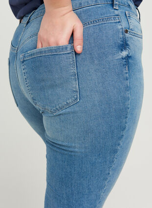 Extra slim Sanna jeans med slitna detaljer, Light blue denim, Model image number 2