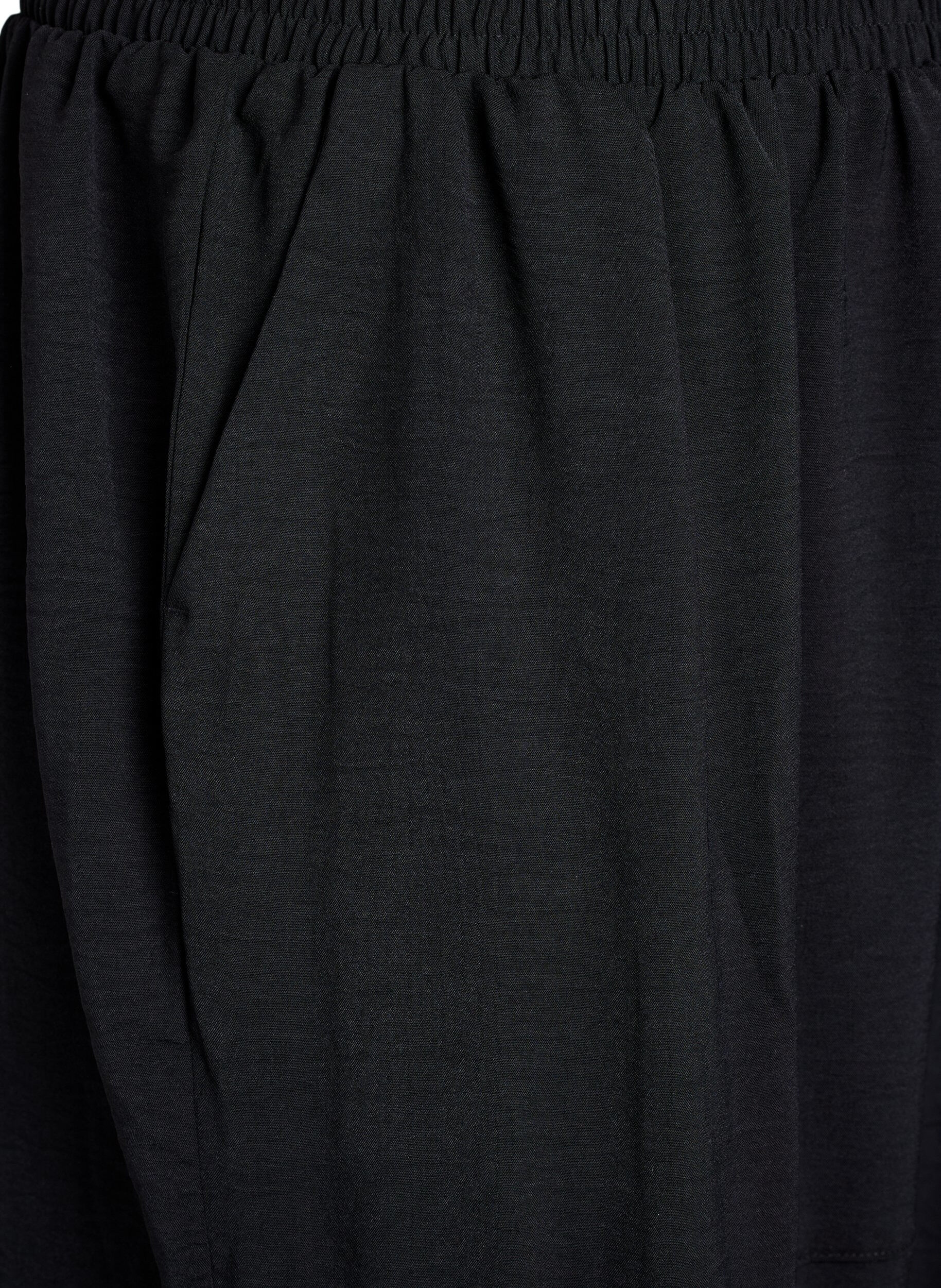 Zizzi Harem-byxor med cargofickor och res&aring;r i midjan, Svart, Packshot image number 2