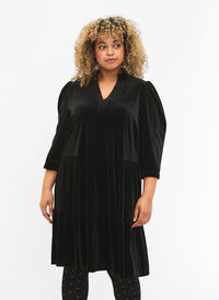 Klänning i velour med volangkrage och 3/4-ärmar, Black, Model
