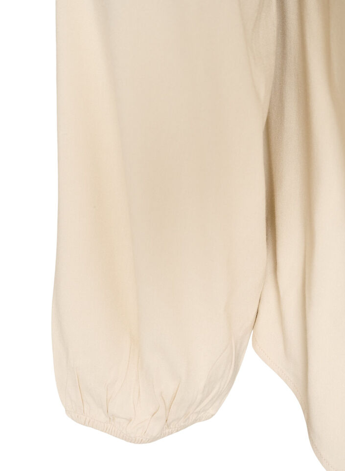 Blus i viskos med v-ringning och rundad nederkant, Beige, Packshot image number 3