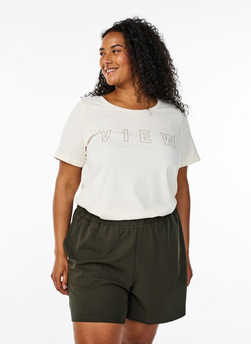 L&ouml;st sittande shorts med fickor, Gr&ouml;n, Model image number 0