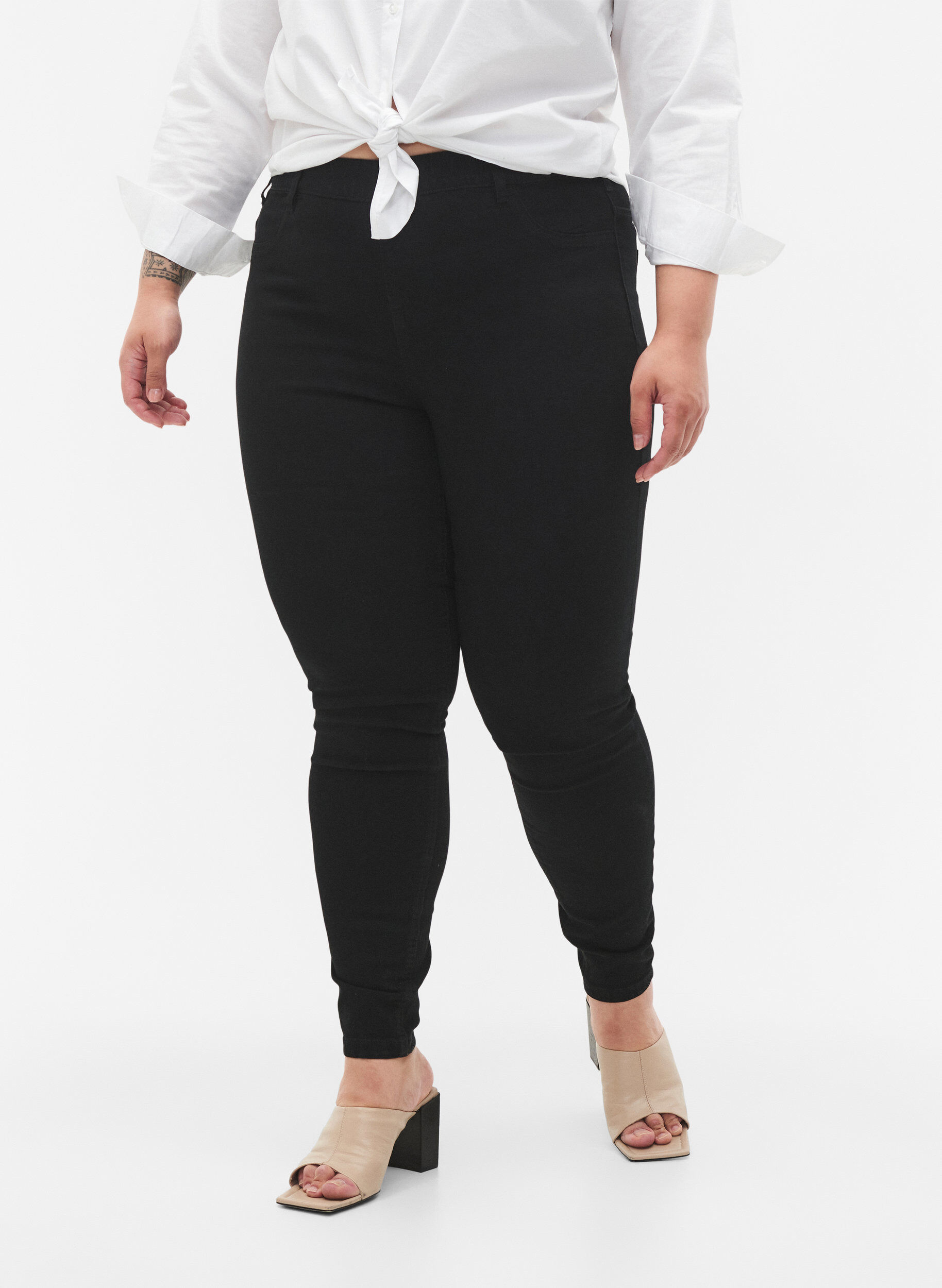 Zizzi Jeggings med bakfickor, Black, Model image number 2