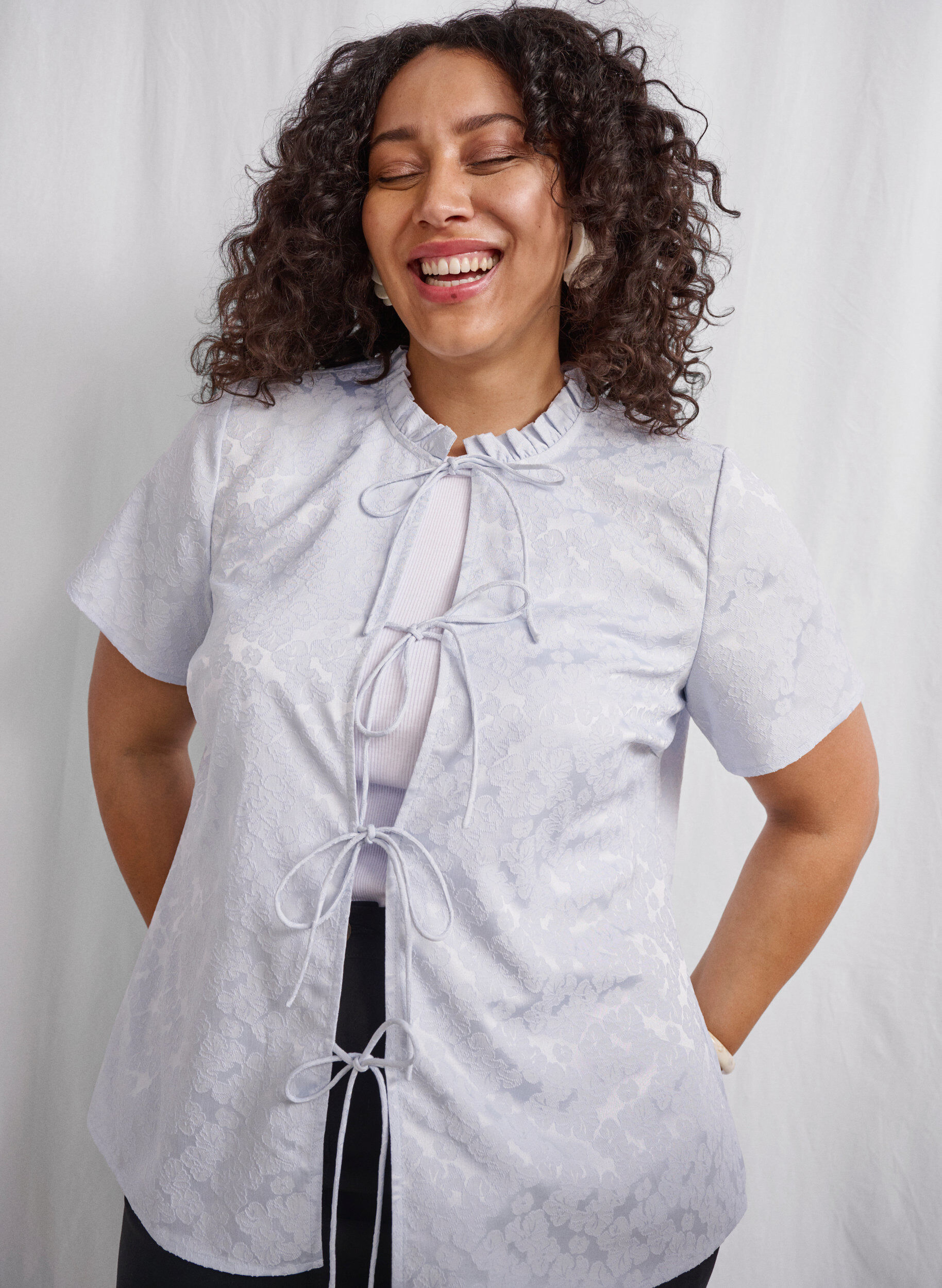 Zizzi Kort&auml;rmad knytbandsblus i jacquard, Bl&aring;, Image image number 0