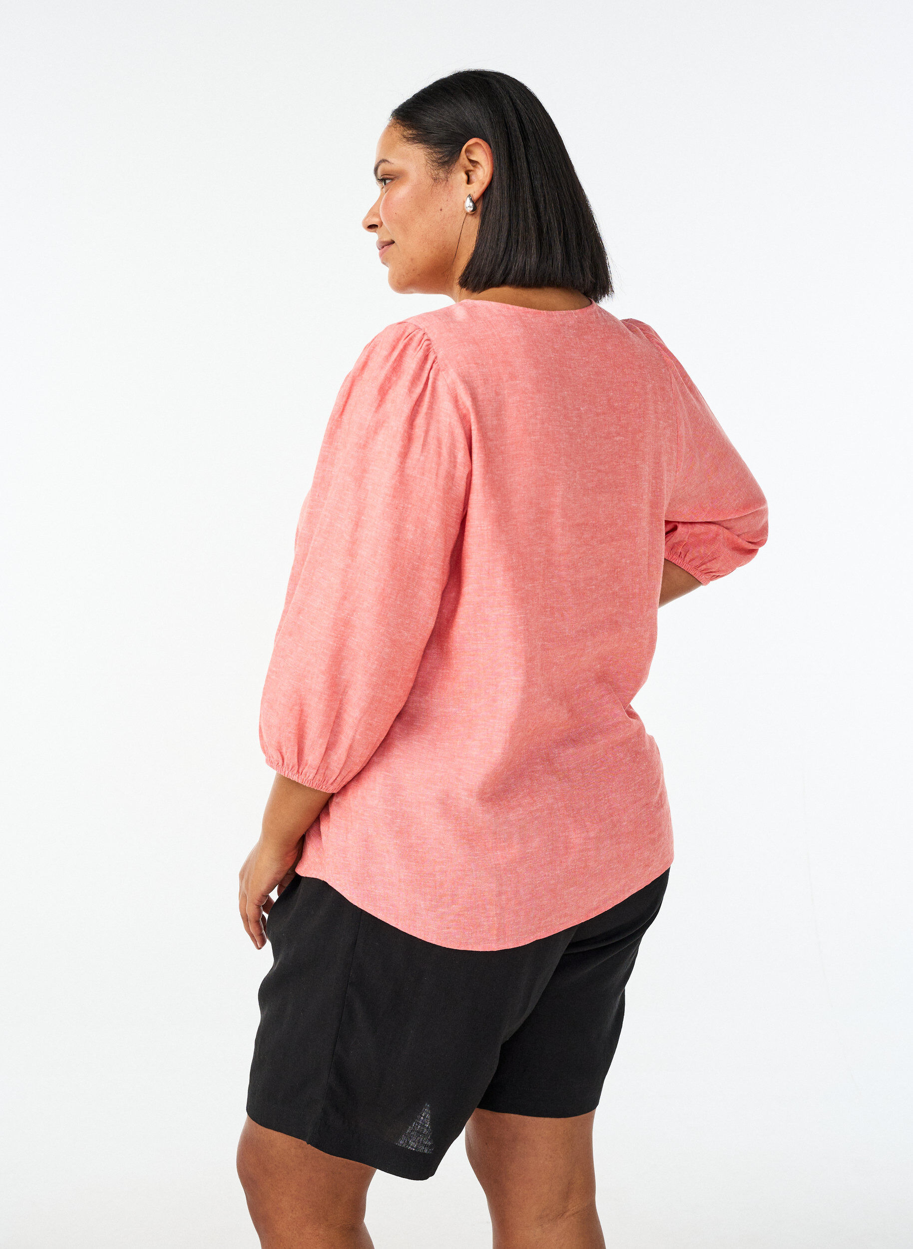 Zizzi Shorts i linne och viskos med h&ouml;g midja, Svart, Model image number 2