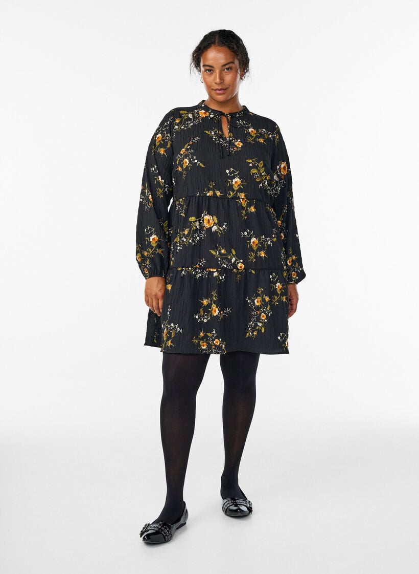 Kl&auml;nning med blommigt tryck och knytning, Svart, Model image number 1