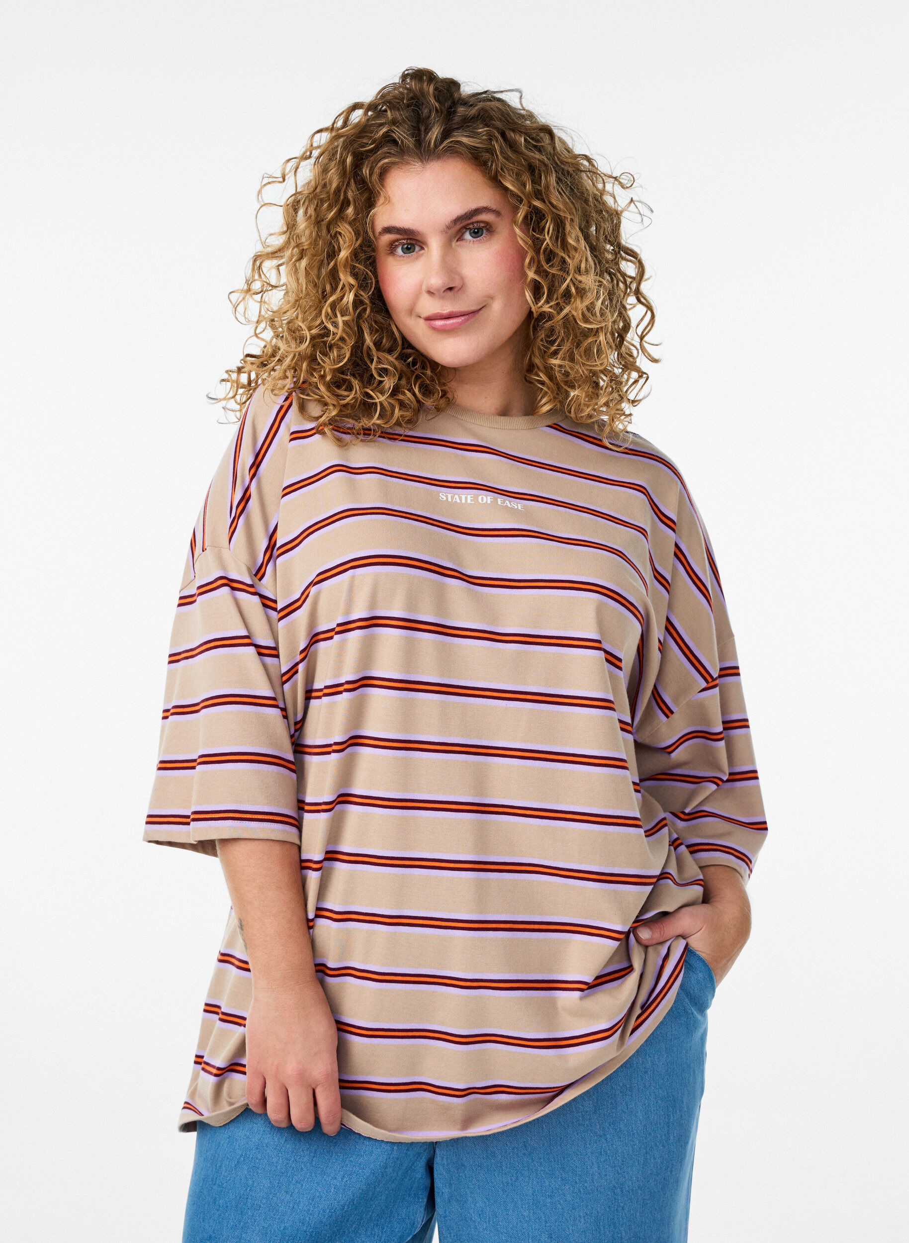 Zizzi Oversize t-shirt med r&auml;nder och halvl&aring;nga &auml;rmar, Beige, Model image number 0