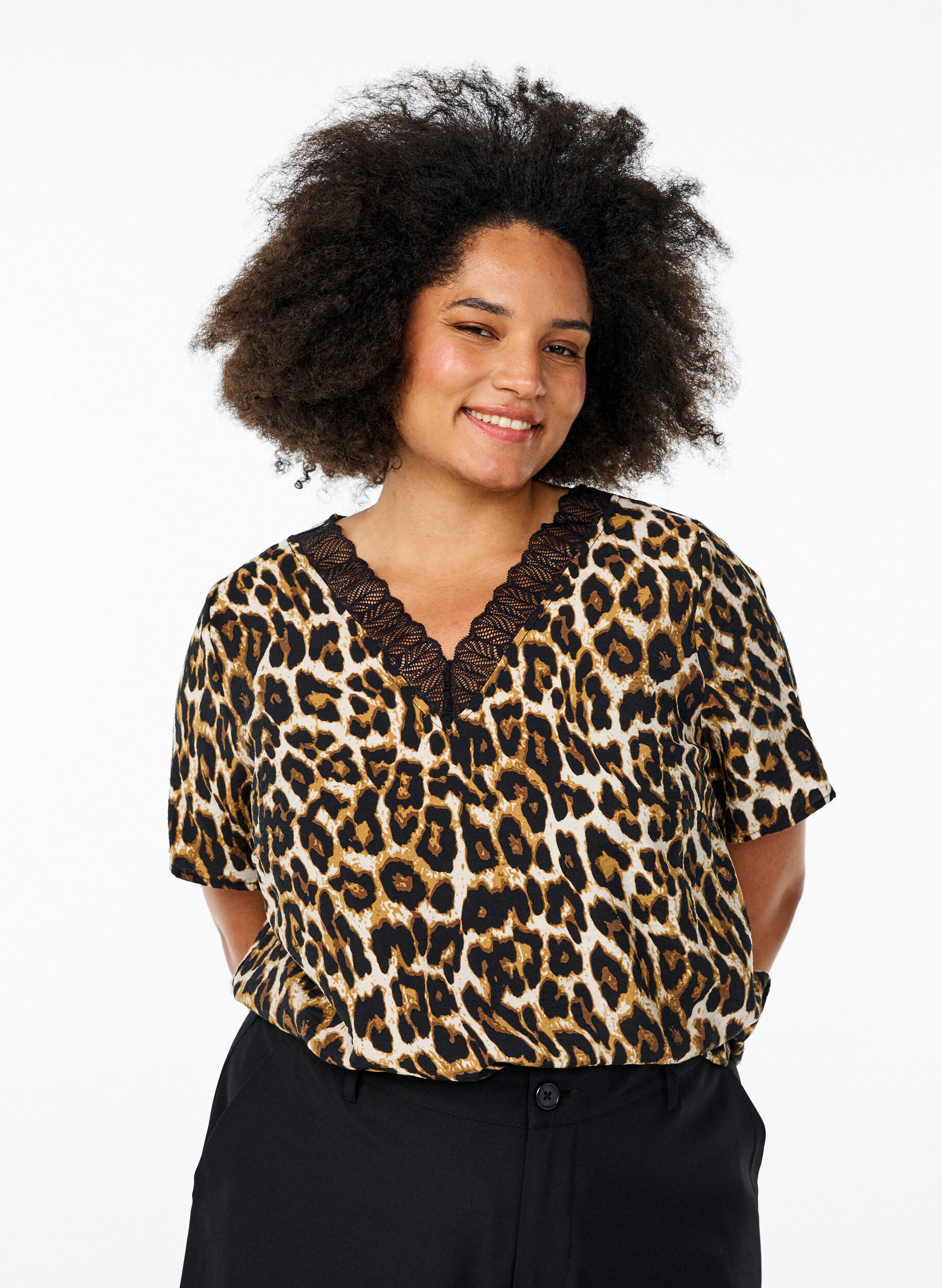 Kort&auml;rmad viskosblus med spetskant, Brun, Model