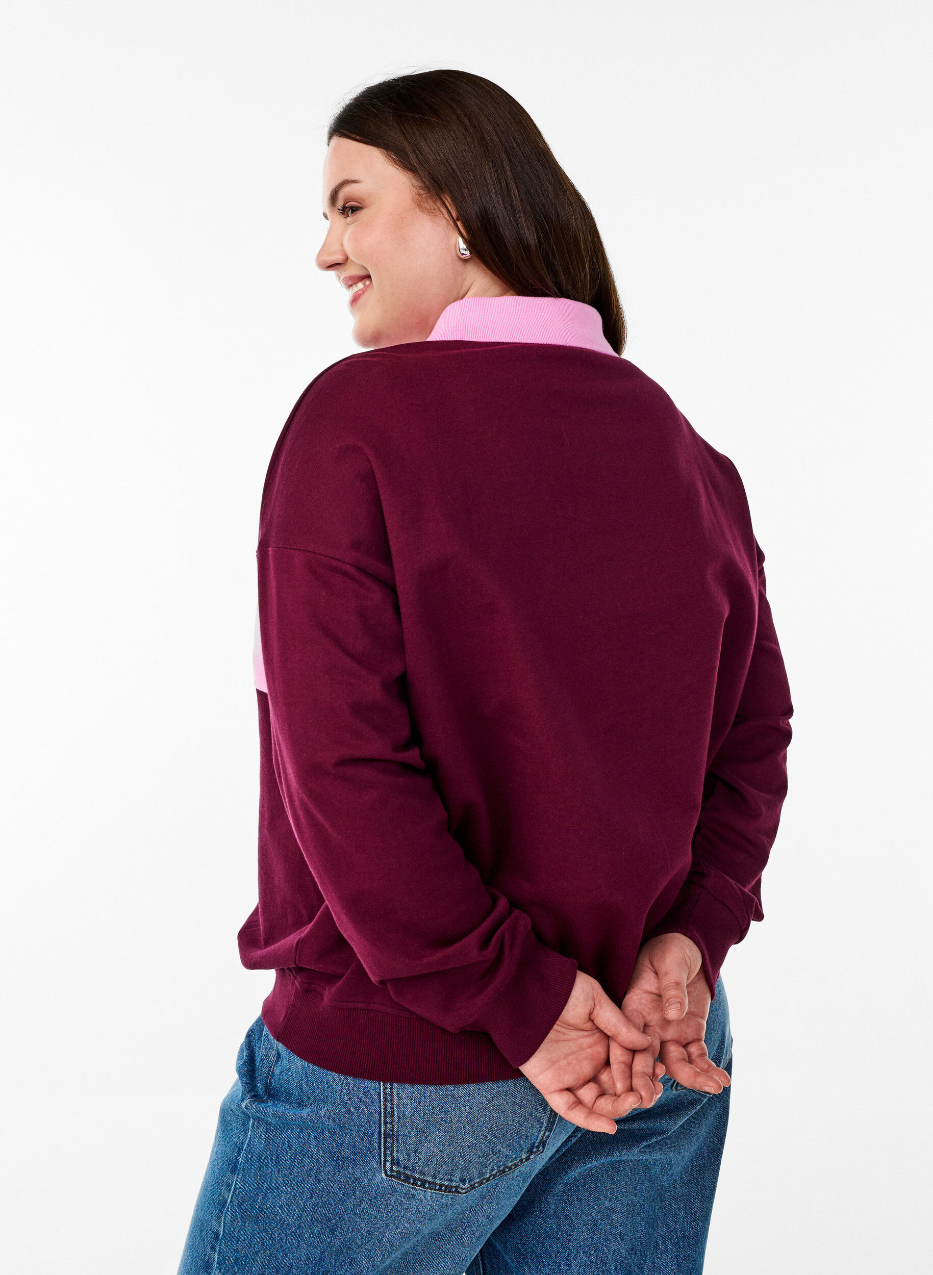 Zizzi Sweatshirt i ekologisk bomull med krage och kontrasttryck, M&ouml;rk Bordeaux, Model image number 2