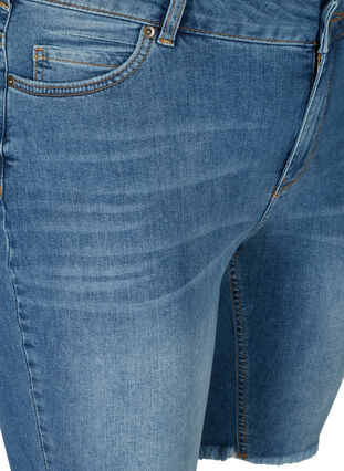 Jeansshorts i tajt modell med råa kanter, Dark blue denim, Packshot image number 2