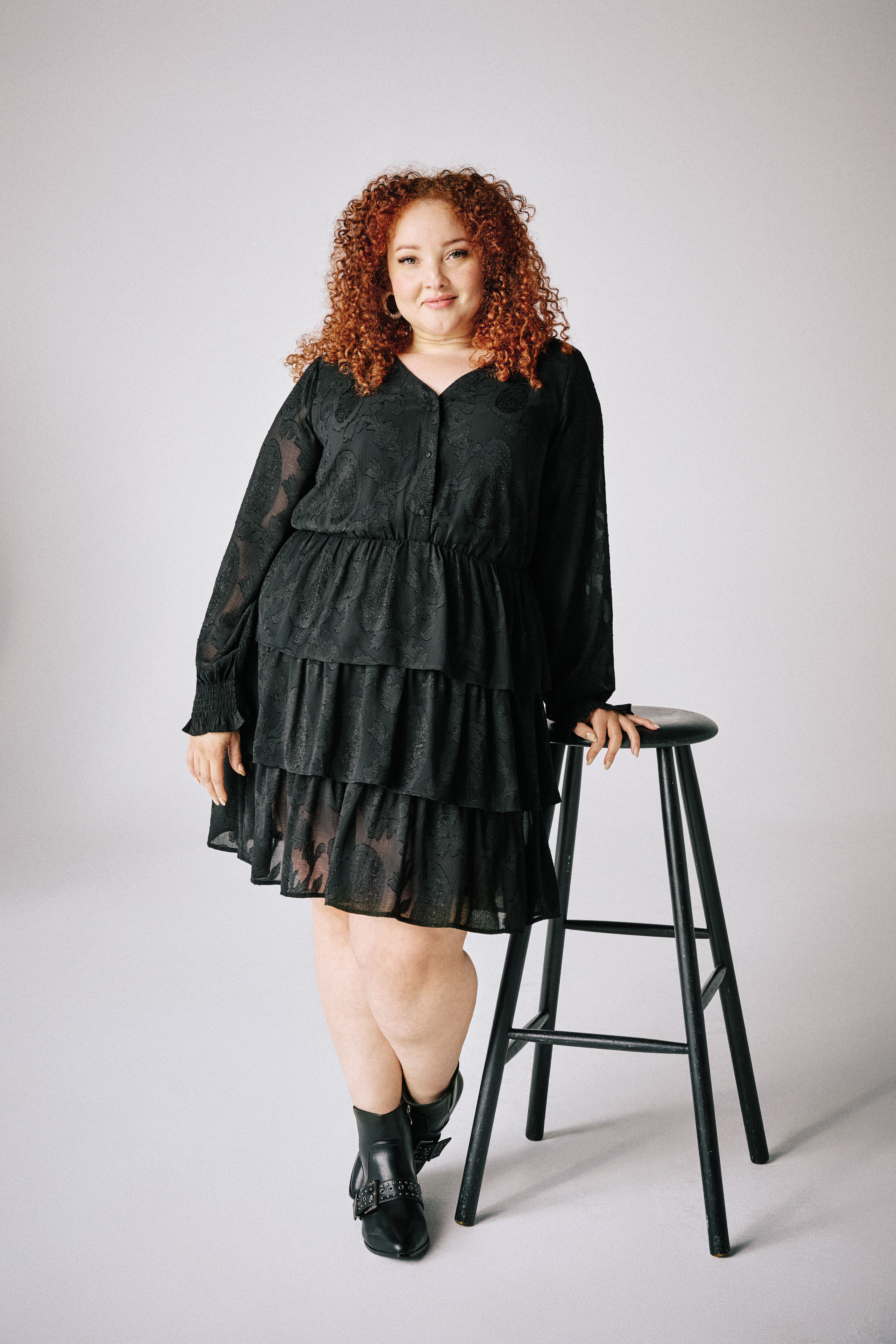 Kl&auml;nning med volanger, , Model