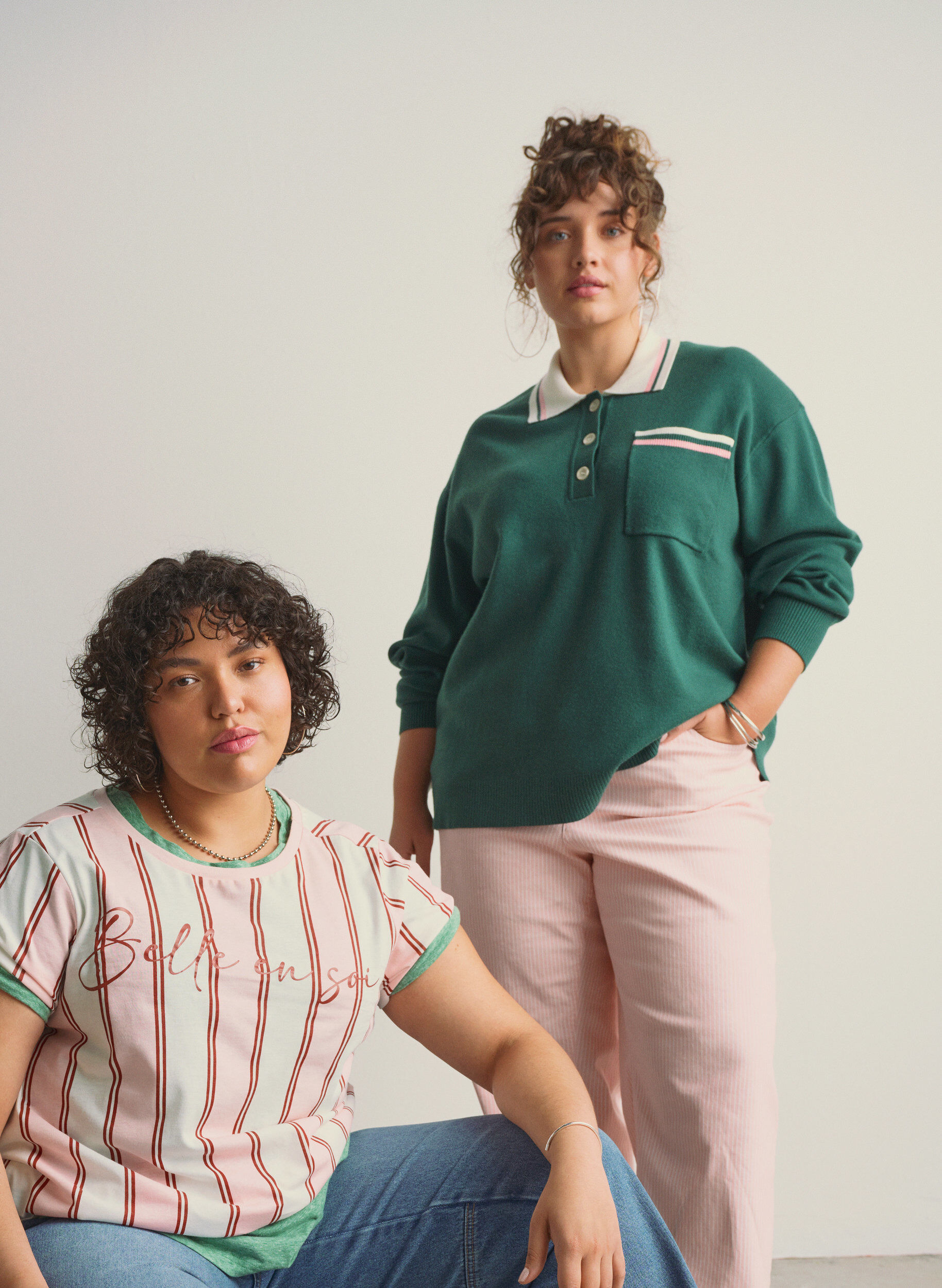 Zizzi Stickad blus med pik&eacute;krage och kontrastr&auml;nder, Gr&ouml;n, Image image number 0