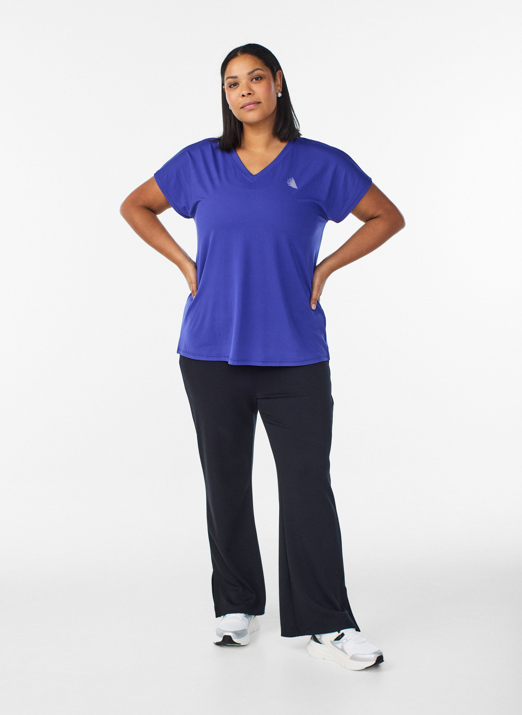 Zizzi Tr&auml;nings t-shirt med v-ringning och l&ouml;s passform, Lila, Model image number 1