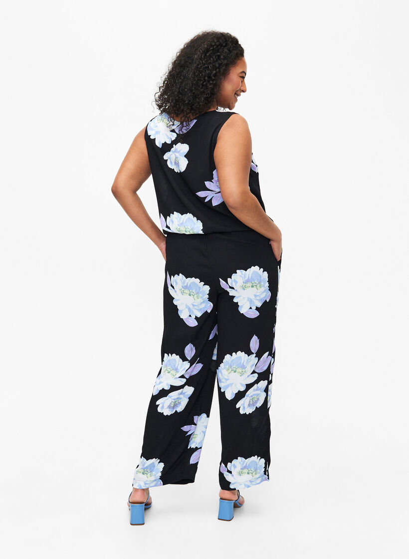 Ärmlös jumpsuit i viskos, Black Big Flower AOP, Model image number 1
