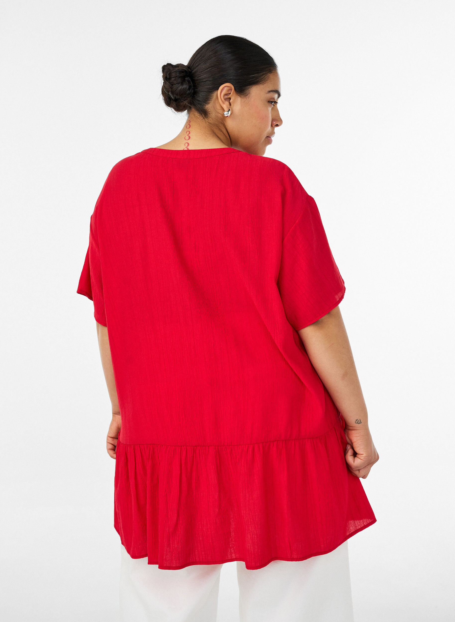 ZizziL&ouml;s tunika med krinklad textur och volangkant, R&ouml;d, Model image number 2