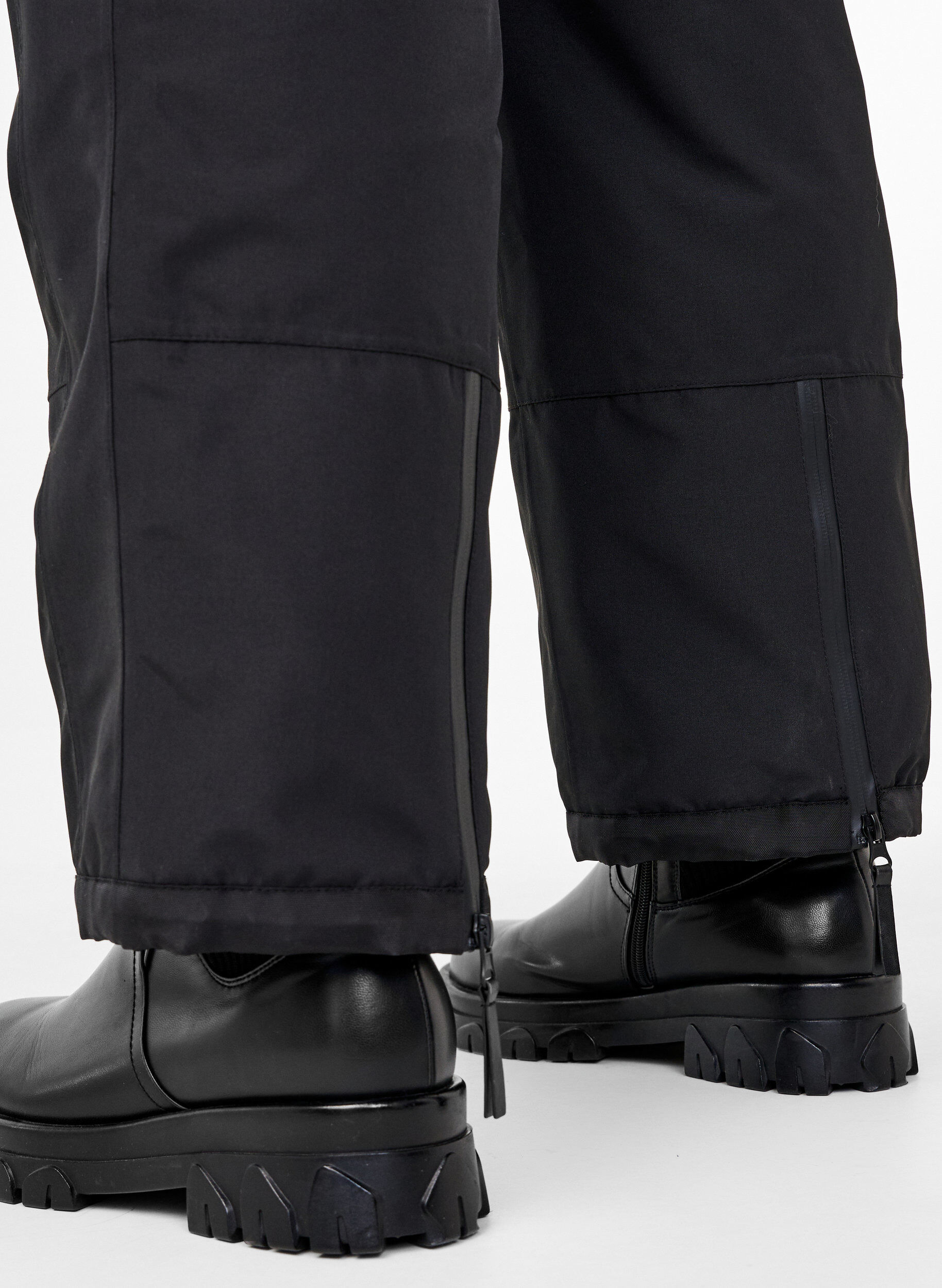 ZizziSkidbyxor med fickor och justerbar midja, Svart, Model image number 4